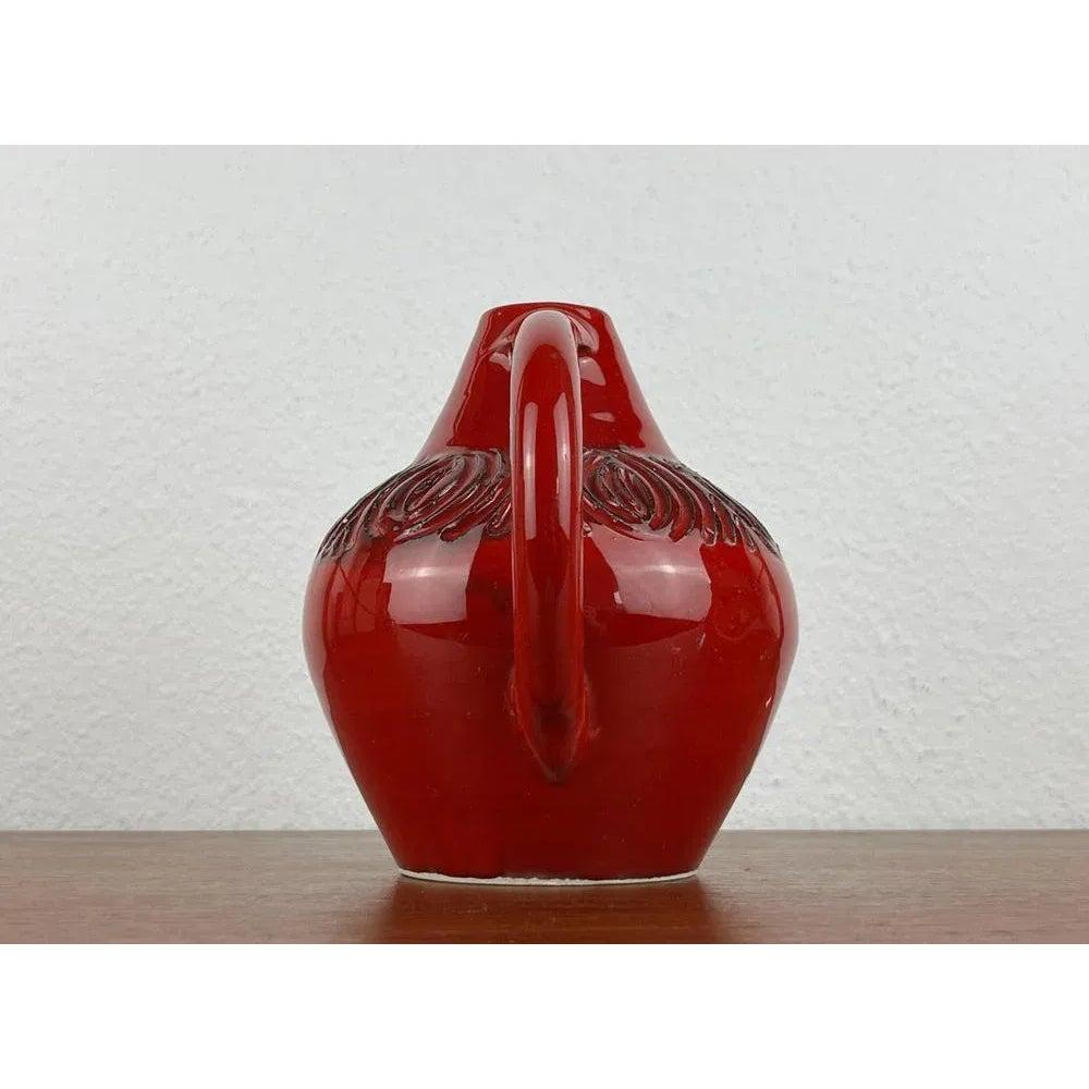 Vaso a caraffa in ceramica italiana di metà secolo, anni '60, in ottime condizioni. Progettato dal 1960 al 1969

Informazioni aggiuntive:
Materiali: Ceramica
Colore: rosso
Stili: Medioevo Moderno
Paese di origine: Italia
Tipo di articolo: Vintage,
