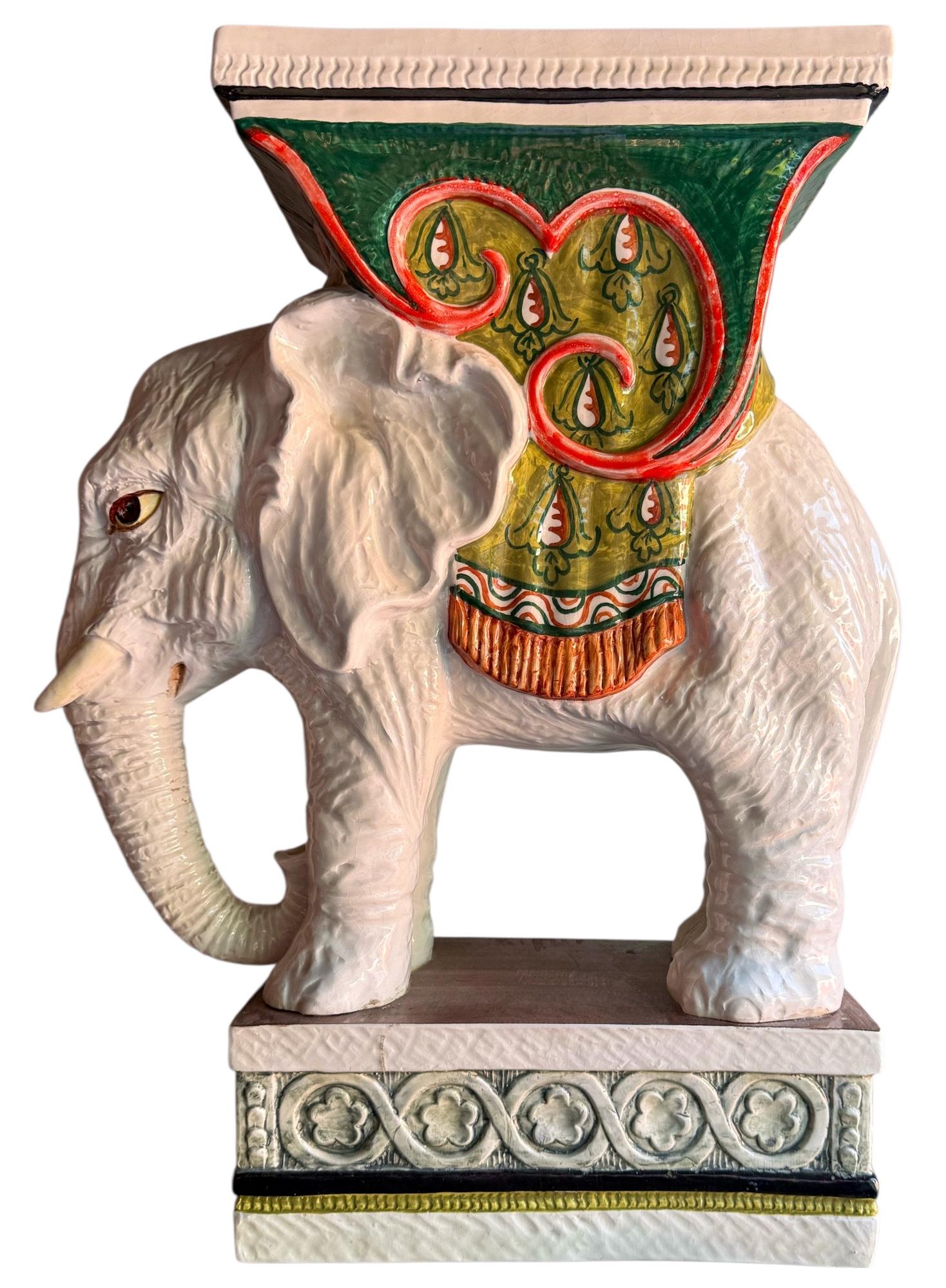 Tabouret / Table de jardin en céramique du milieu du siècle de style régence hollywoodienne en forme d'éléphant Bon état - En vente à Kennesaw, GA