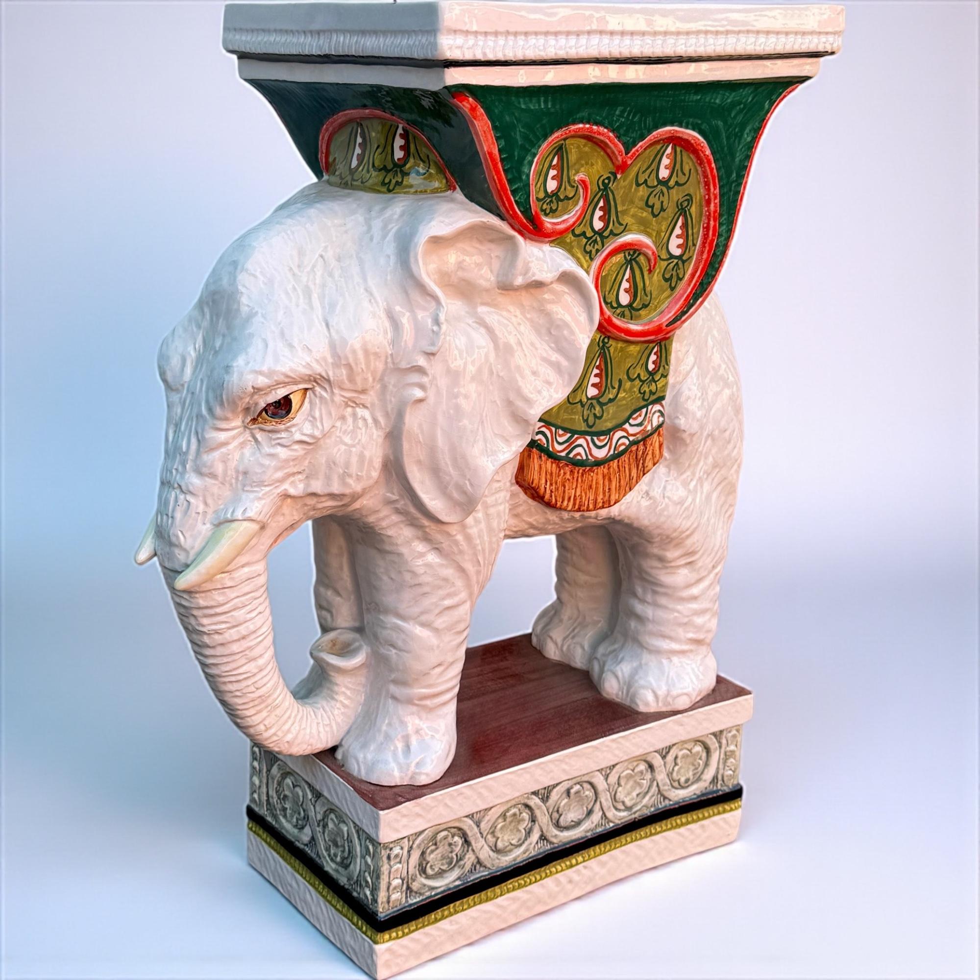 20ième siècle Tabouret / Table de jardin en céramique du milieu du siècle de style régence hollywoodienne en forme d'éléphant en vente