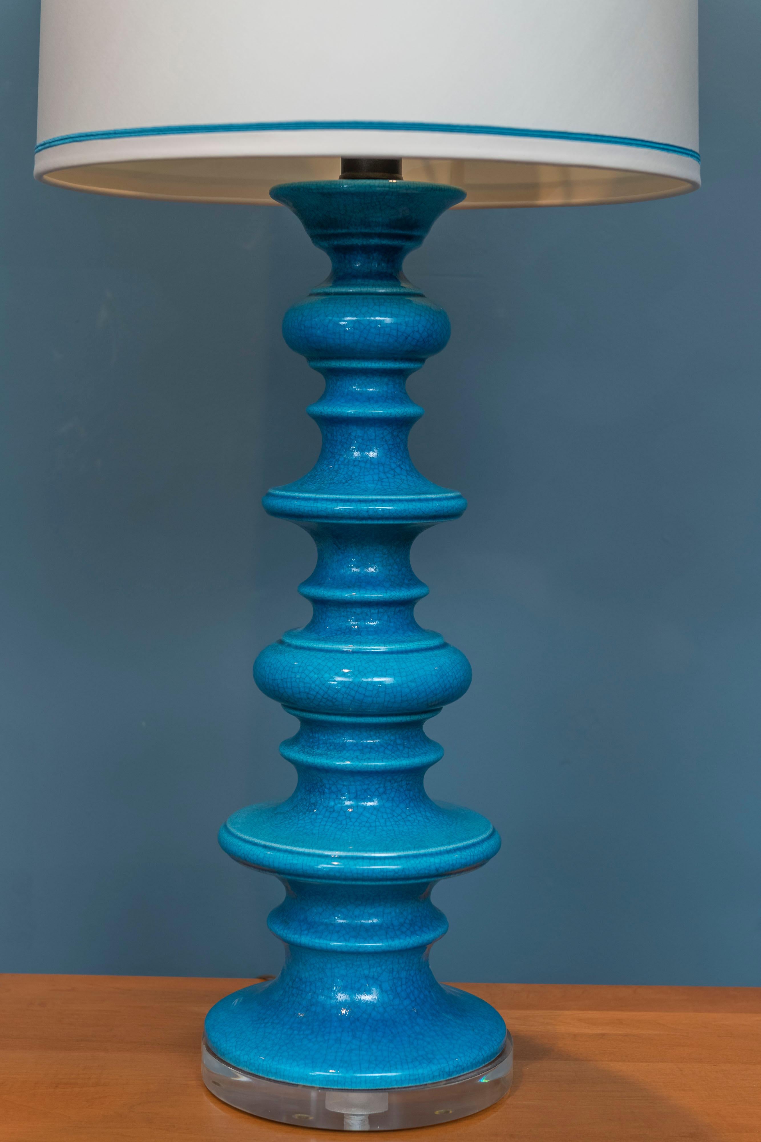 Mid-Century Modern Italian ceramic table lamp. Intoxicating turquoise color with a crackle glaze newly re-wired on a later acrylic base.