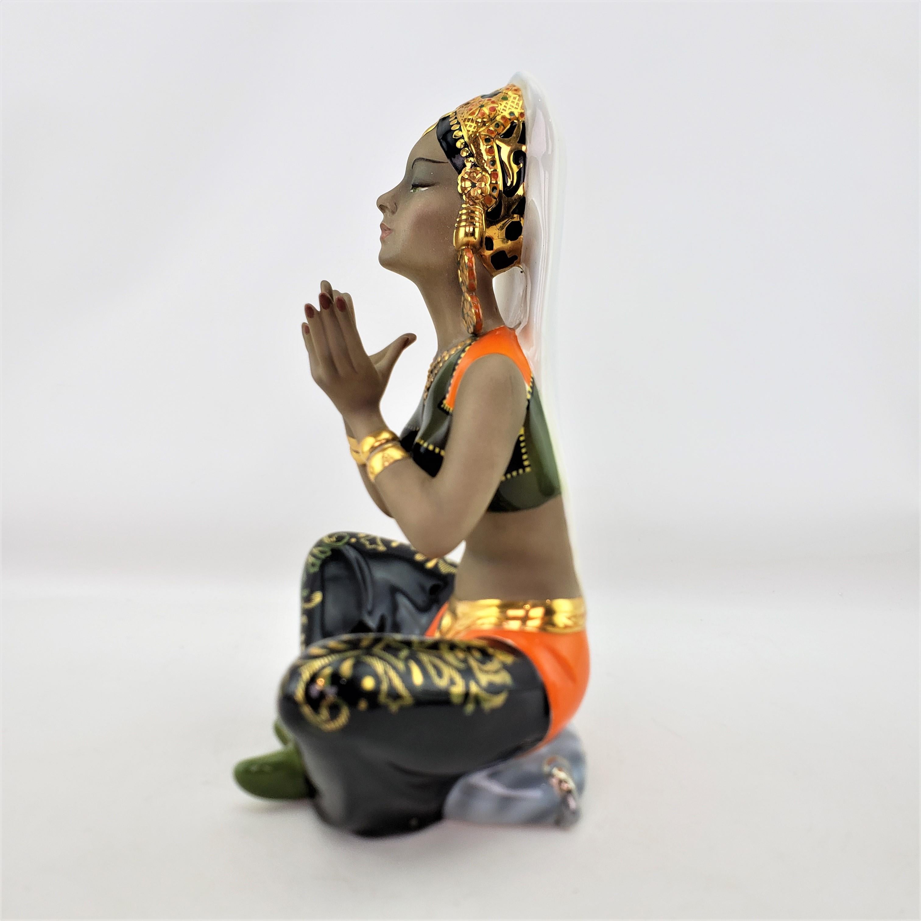 Moulé Sculpture «ray » de danseuse thaïlandaise Marchio Depositato, en céramique italienne du milieu du siècle dernier en vente