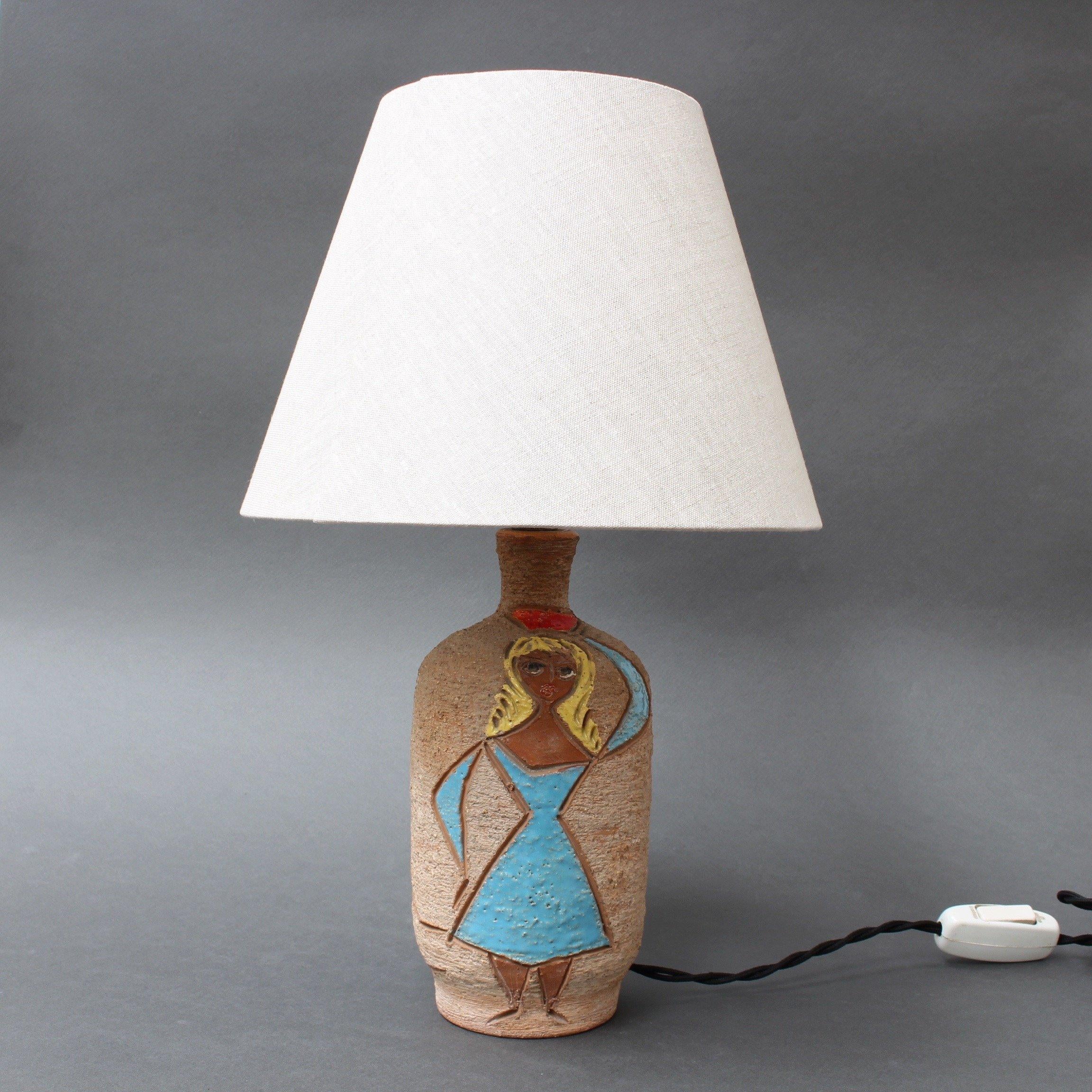 Mid-century Italian ceramic decorative table lamp (circa 1950s) by Fratelli Fanciullacci.cThis lamp immediately transports one to the Italian Riviera of the 1950s to towns like Portofino, San Remo and La Spezia. The sandy-coloured ceramic base is
