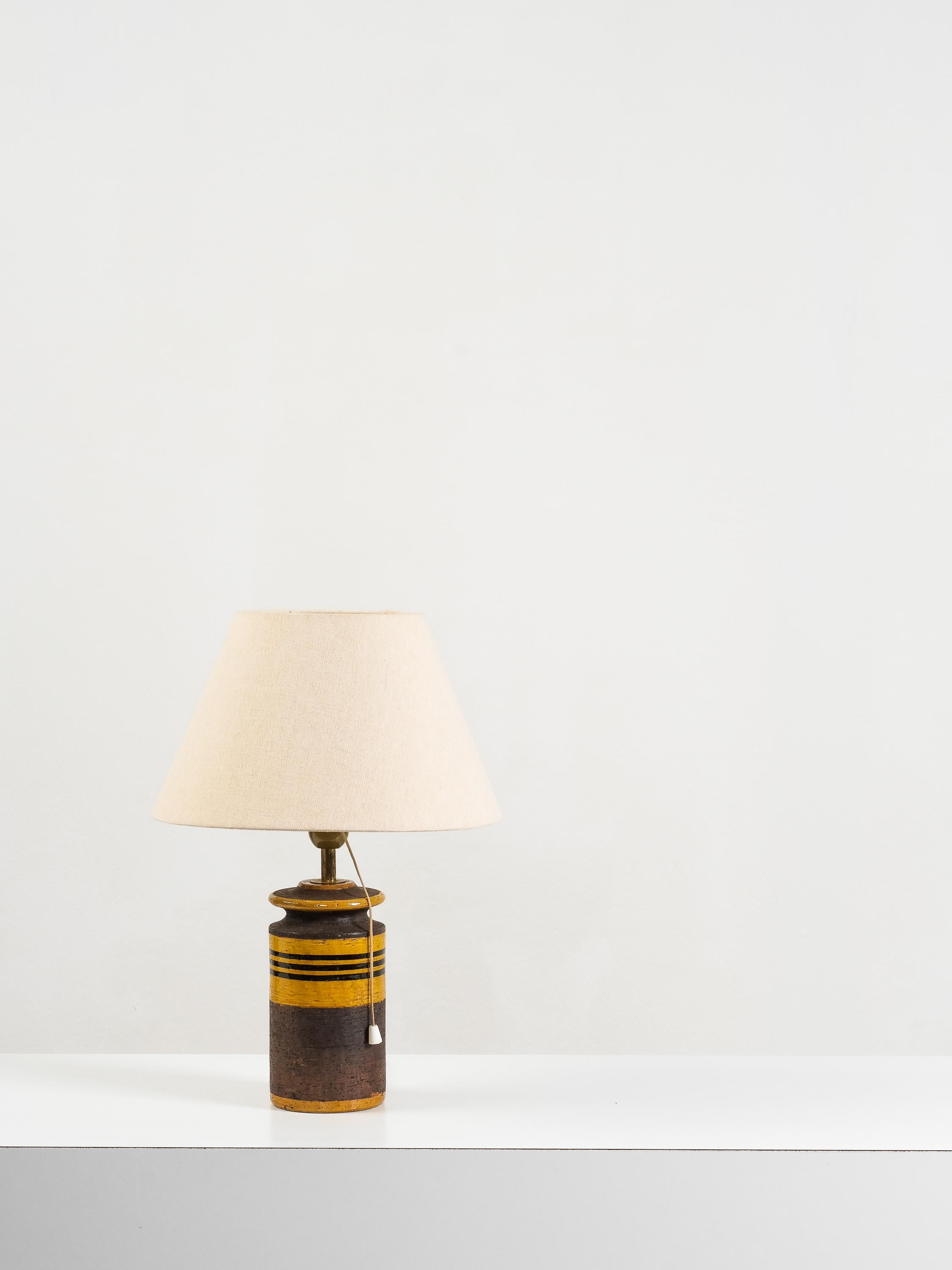 Lampe de table italienne du milieu du siècle en céramique avec des rayures jaunes et brunes, années 1960 en vente 3