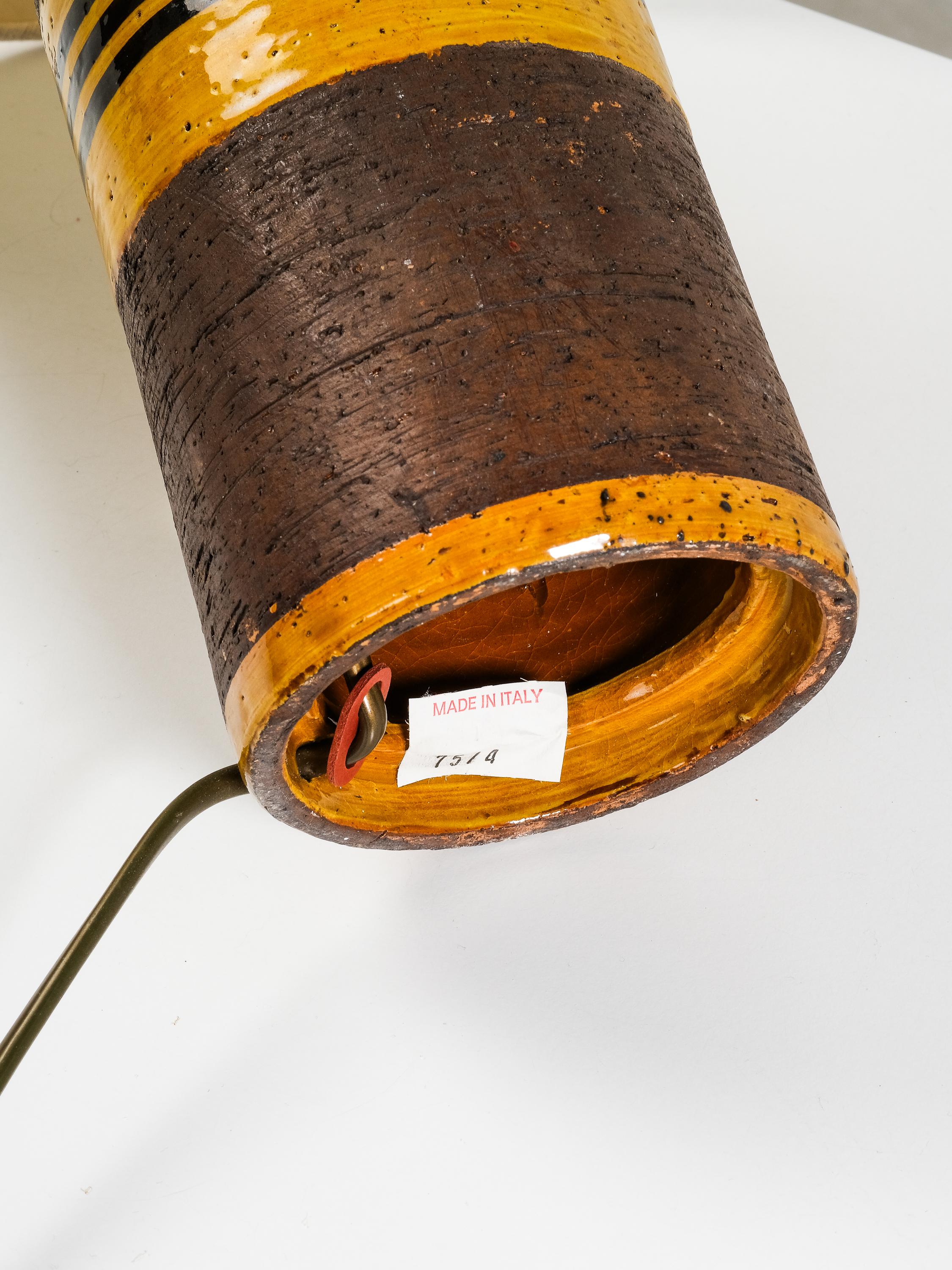 Lampe de table italienne du milieu du siècle en céramique avec des rayures jaunes et brunes, années 1960 en vente 4