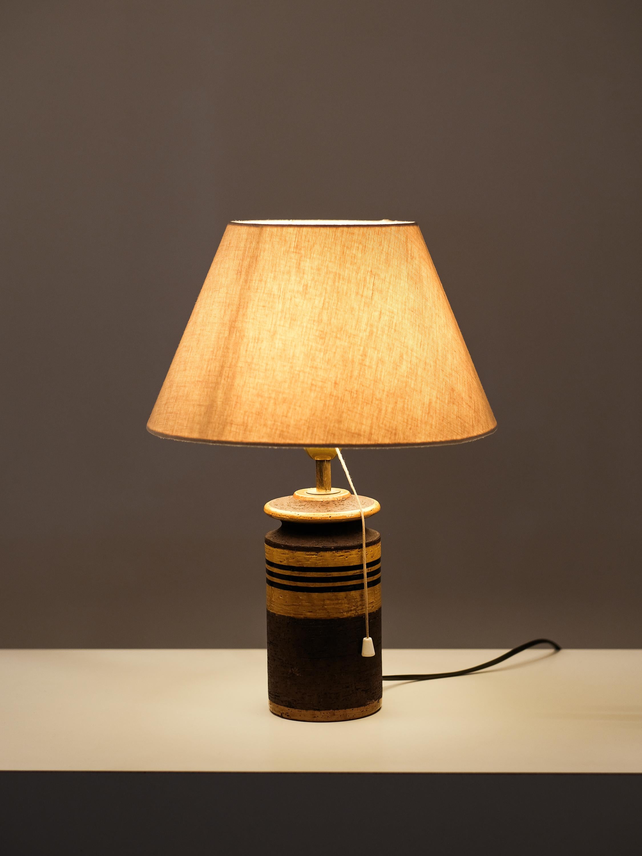 Lampe de table italienne du milieu du siècle en céramique avec des rayures jaunes et brunes, années 1960 en vente 5