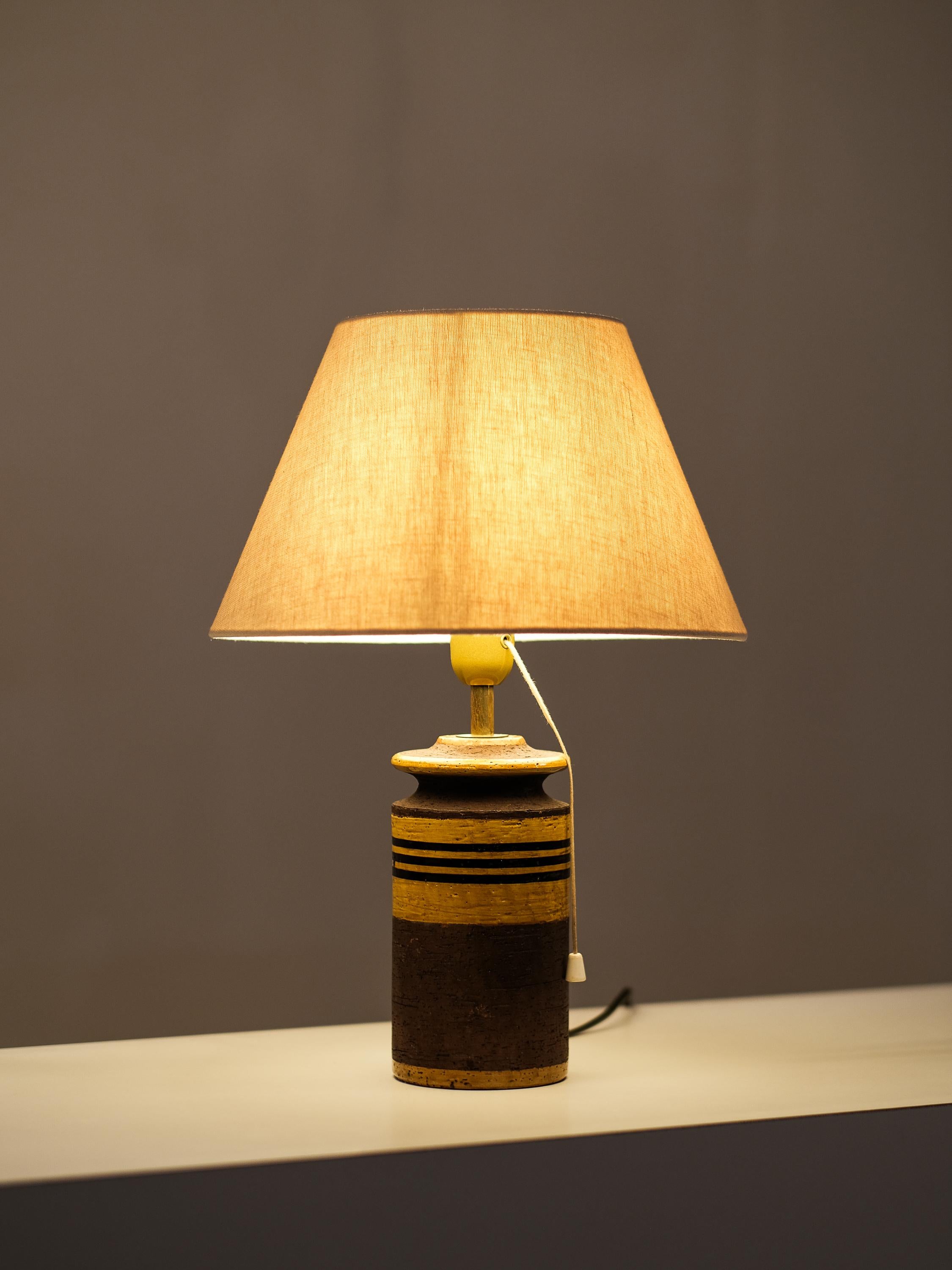 Lampe de table italienne du milieu du siècle en céramique avec des rayures jaunes et brunes, années 1960 en vente 6