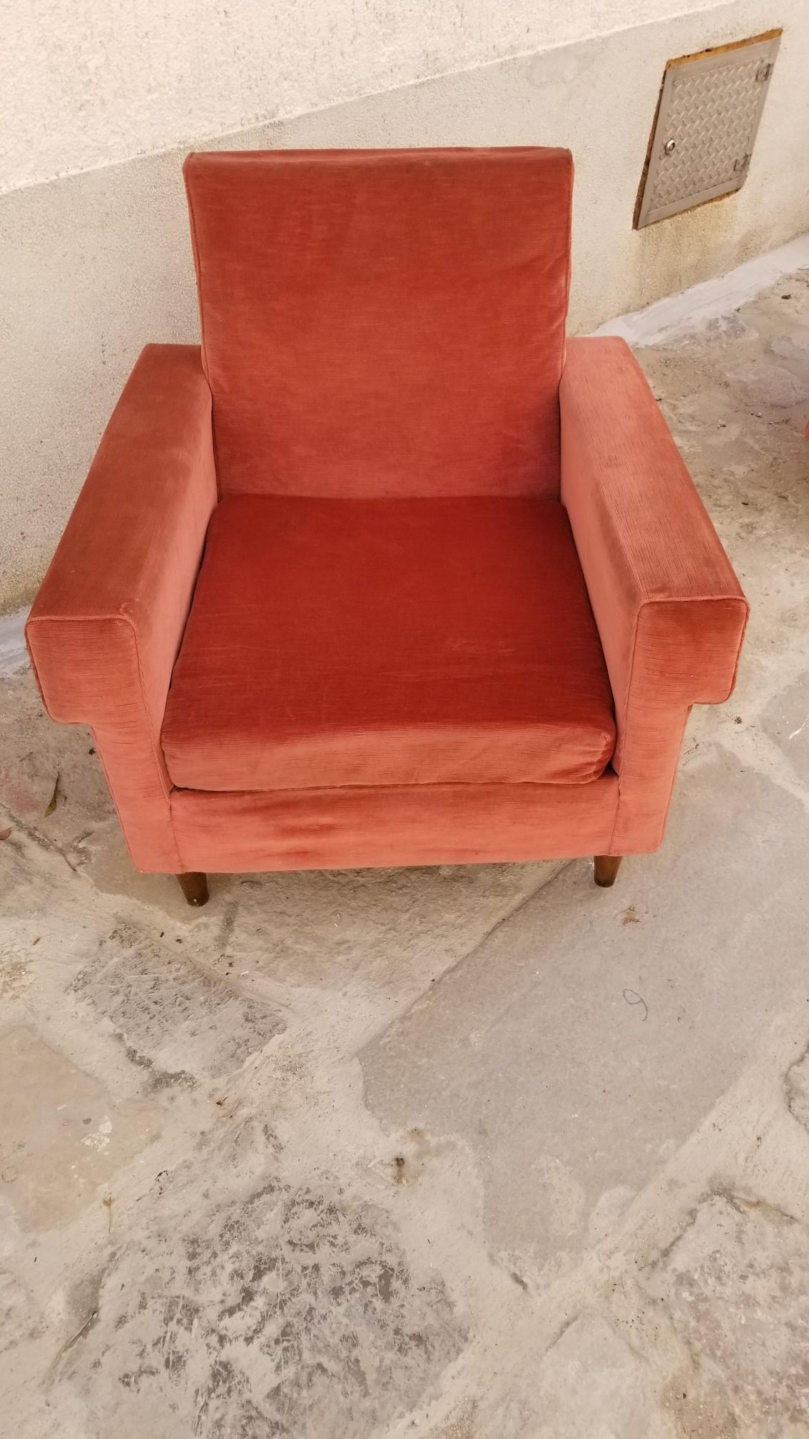Vintage mid century Italian chairs, great shape.
Rose original velveteen upholstery, we recommend  the upholster the chairs.
  