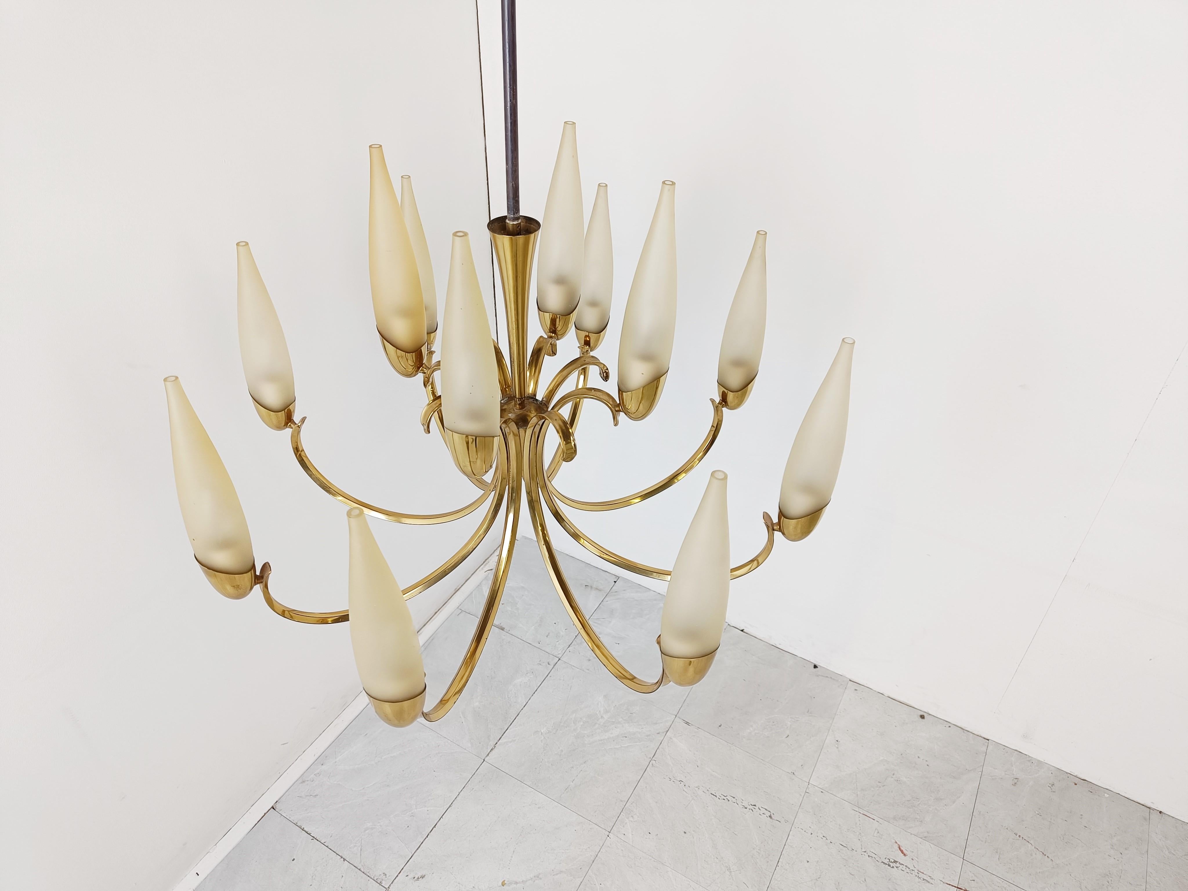 Midcentury brass chandelier with two levels and 12 lightpoints wit matte glass finely shaped lamp shades.

Striking design and it emits a beautiful light.

Good condition.

Tested and ready to use. 

Works with e14 light bulbs.

1960s -