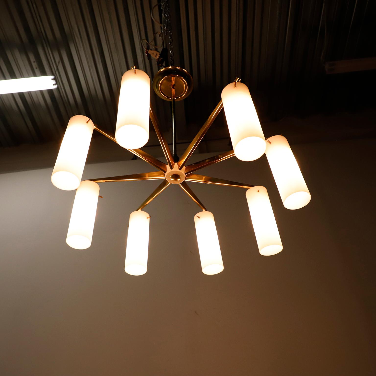 Vetro opalino Lampadario italiano di metà secolo in vendita
