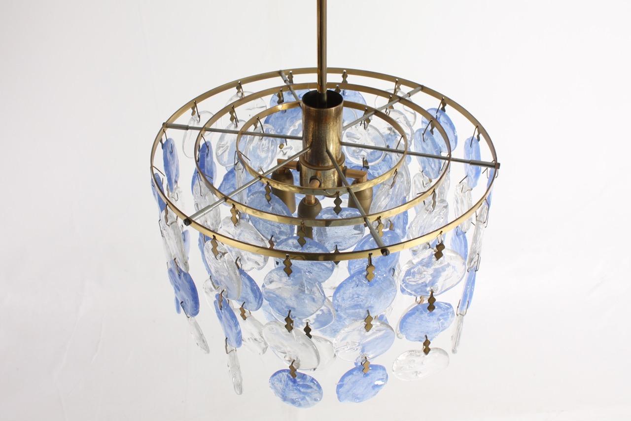 Midcentury Italian Chandelier in Brass and Colored Glass, 1960s For Sale 6