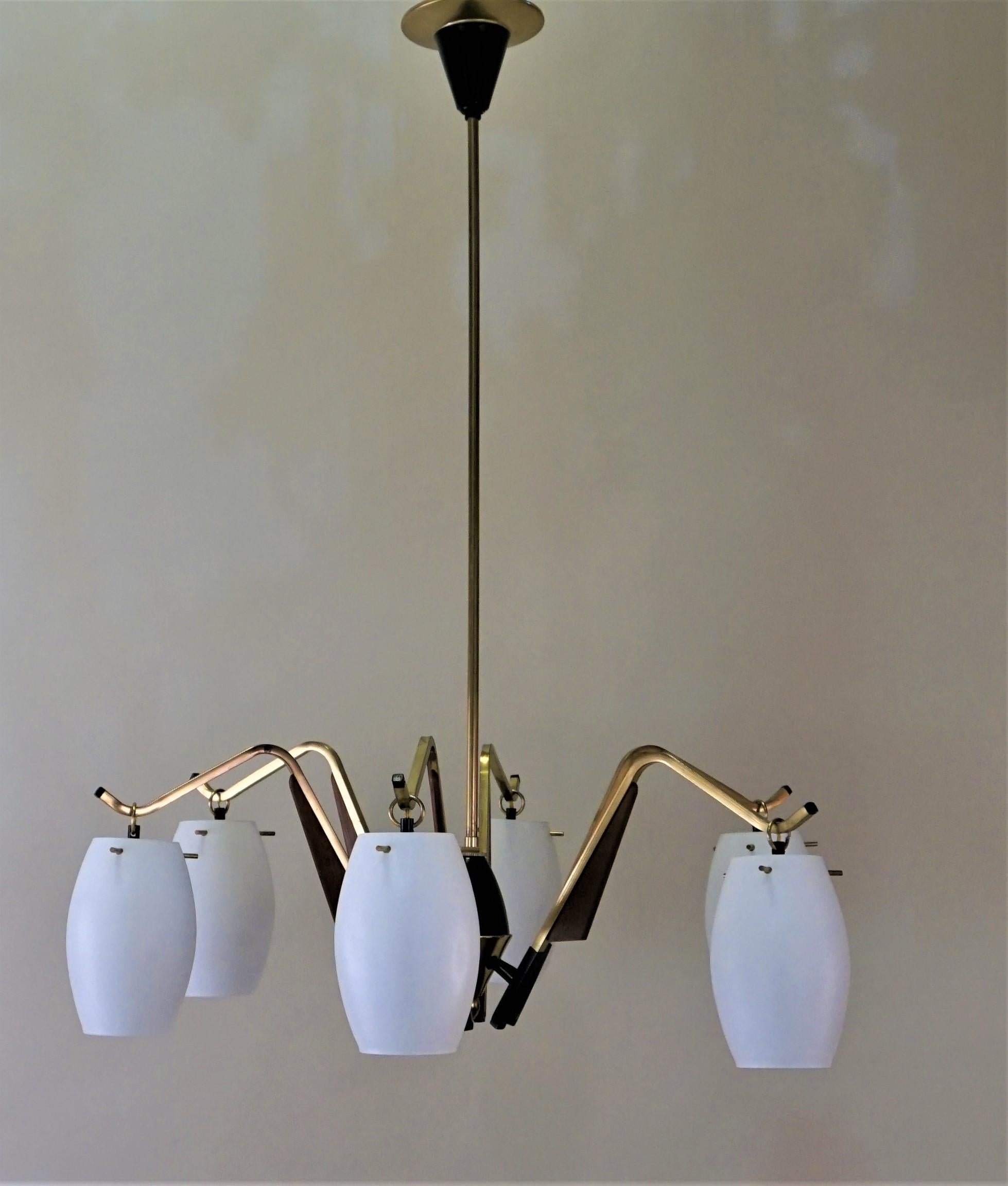 Mid Century Italian Chandelier in the Style of Stilnovo 4