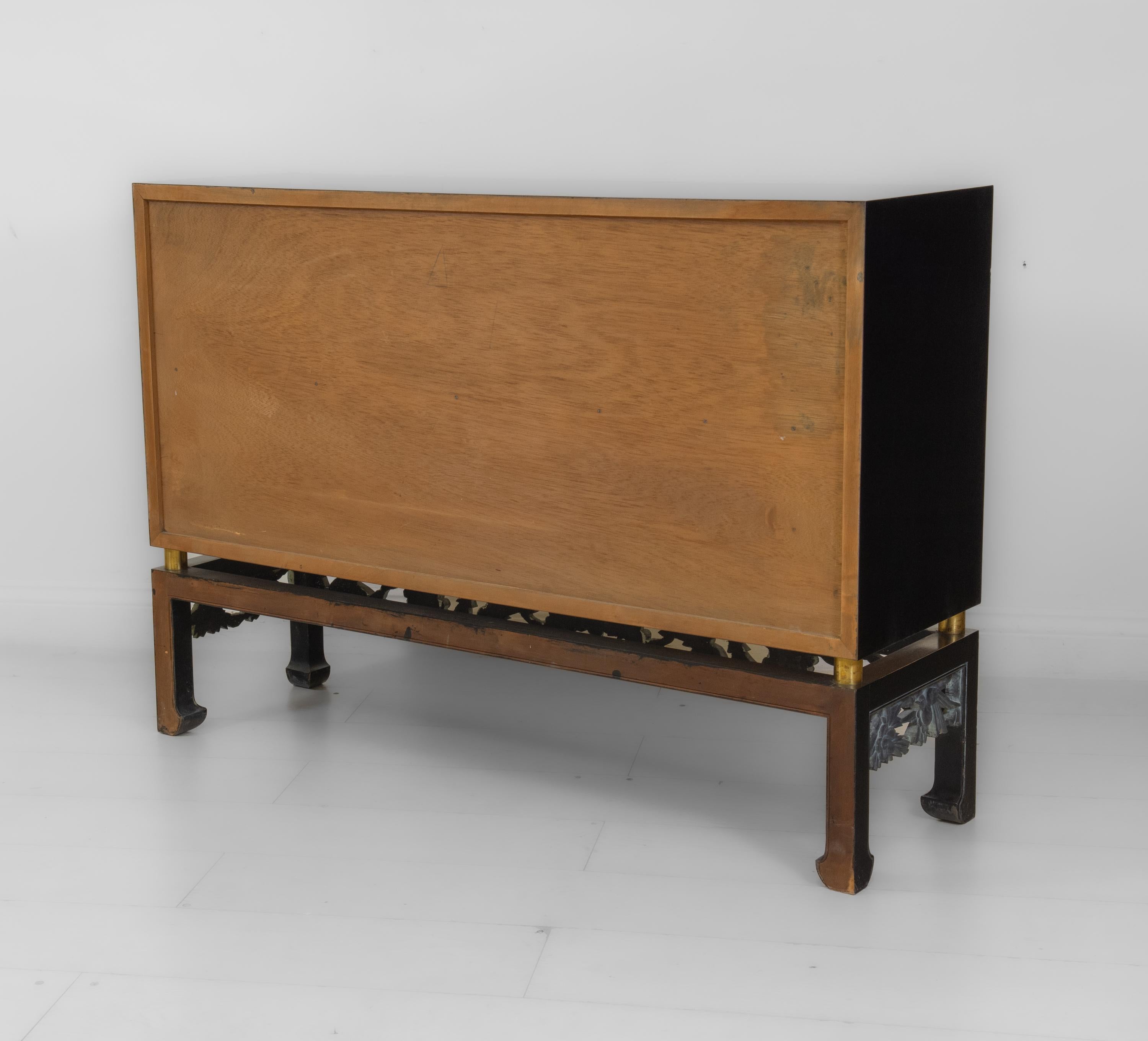 Aparador Lacado Chinoiserie Italiana Siglo Medio Circa 1950 en venta 9