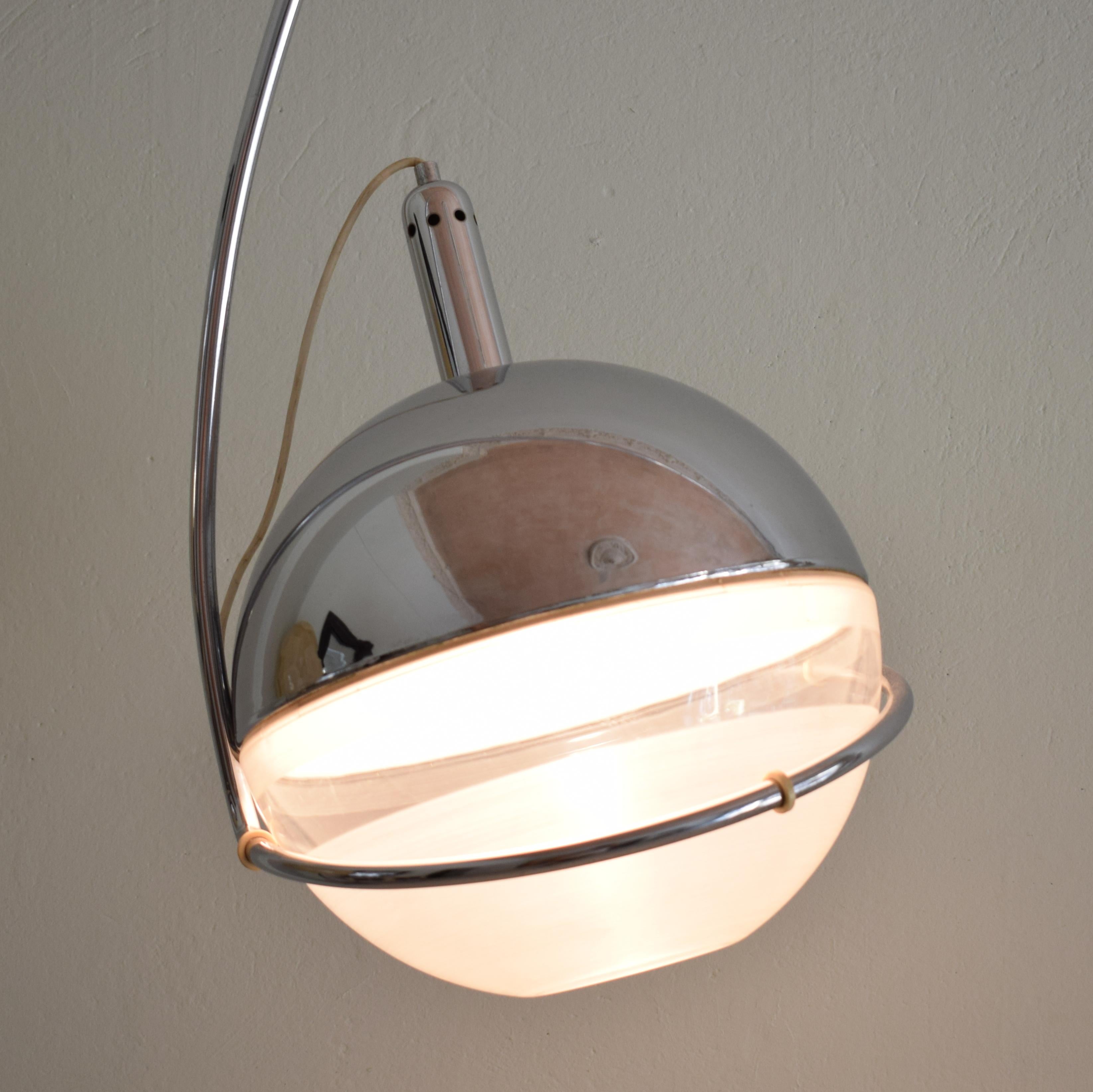 Late 20th Century Midcentury Italian Chrome and White Floor Lamp Focus by Fabio Lenci for Guzzini