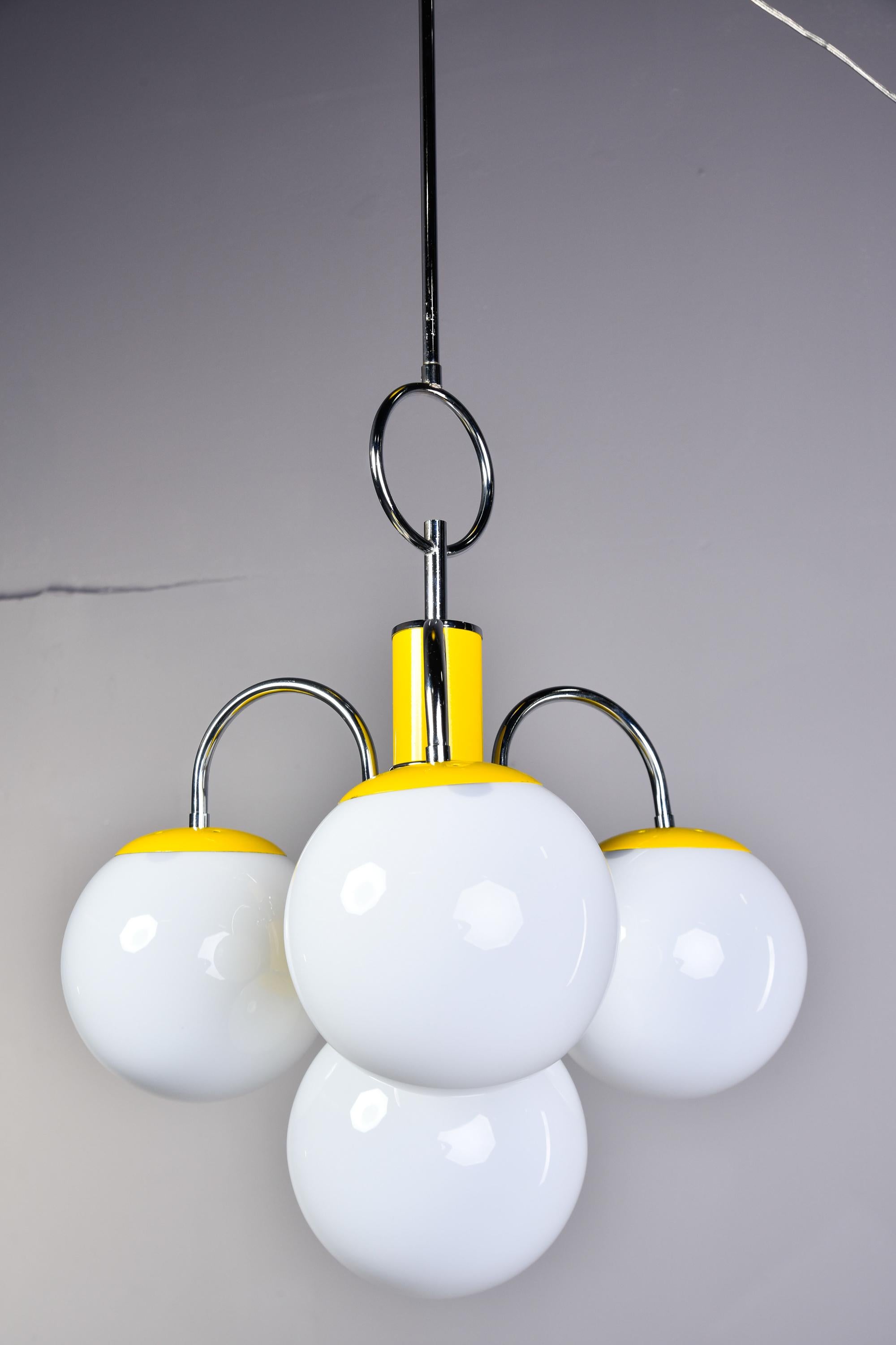 Midcentury Italian Chrome and Yellow Four Light Fixture In Distressed Condition For Sale In Troy, MI