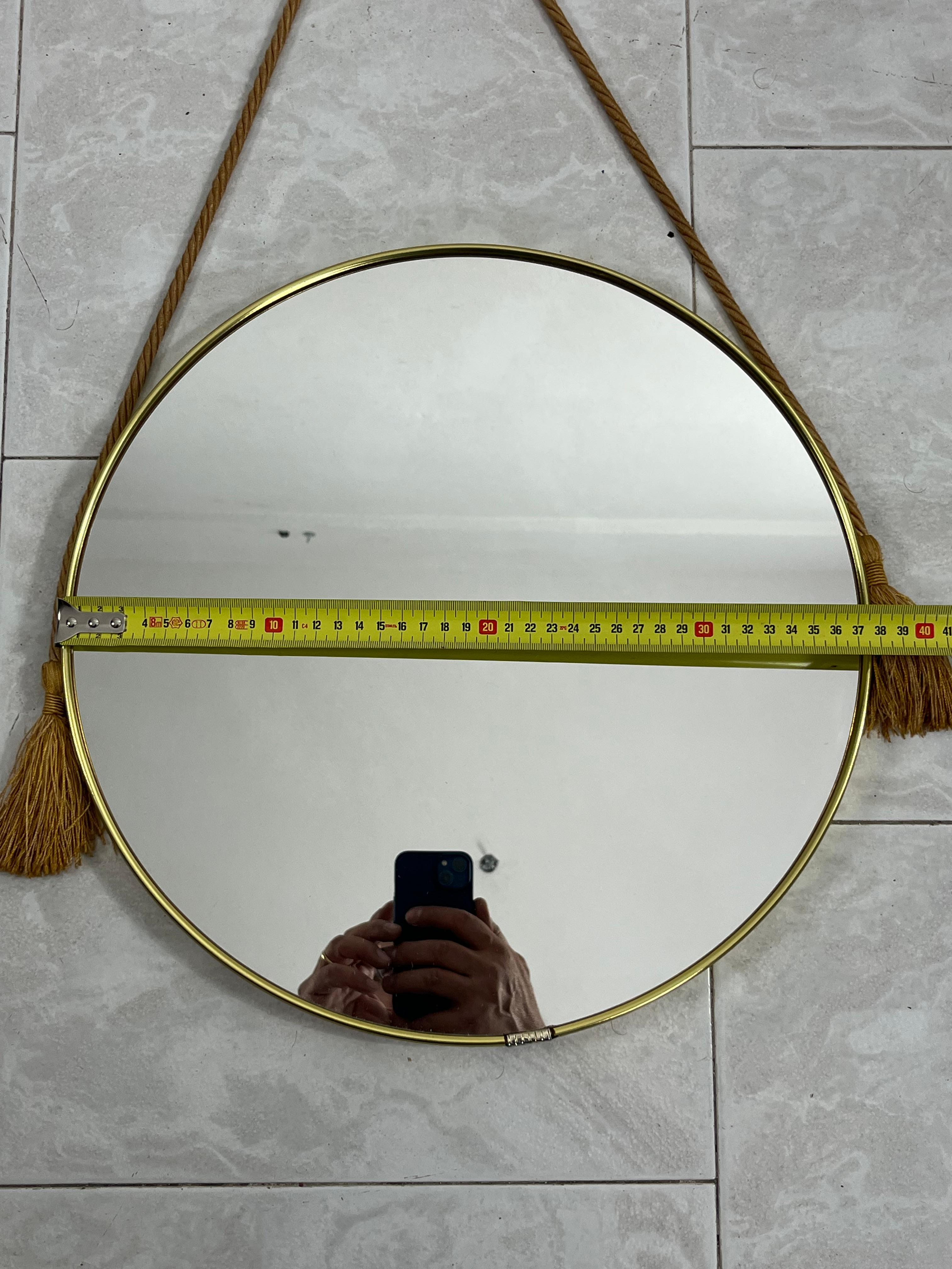 Miroir circulaire italien du milieu du siècle, 1960
Bon état, petits signes de vieillissement.