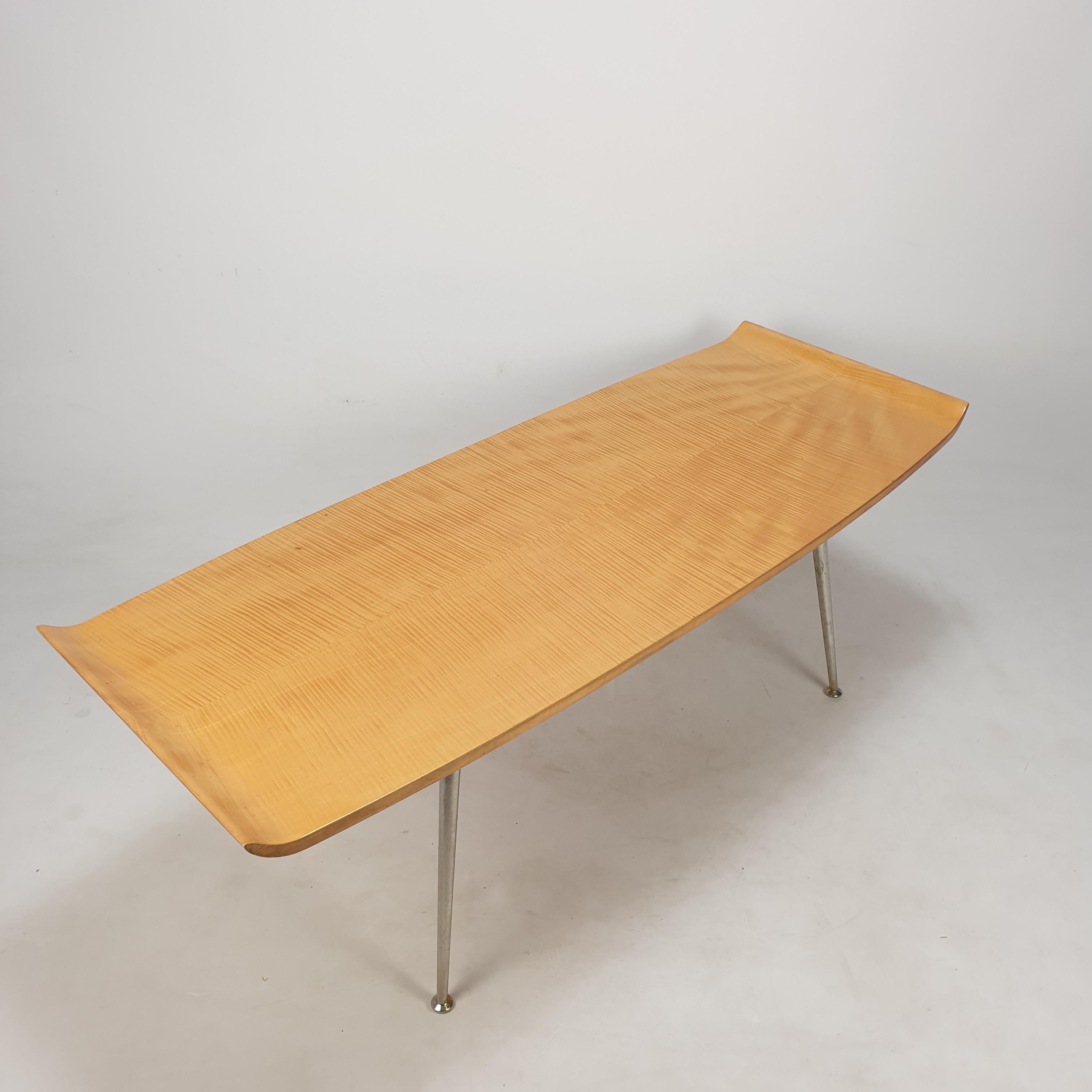 Laiton Table basse ou table d'appoint italienne du milieu du siècle dernier, années 1950 en vente