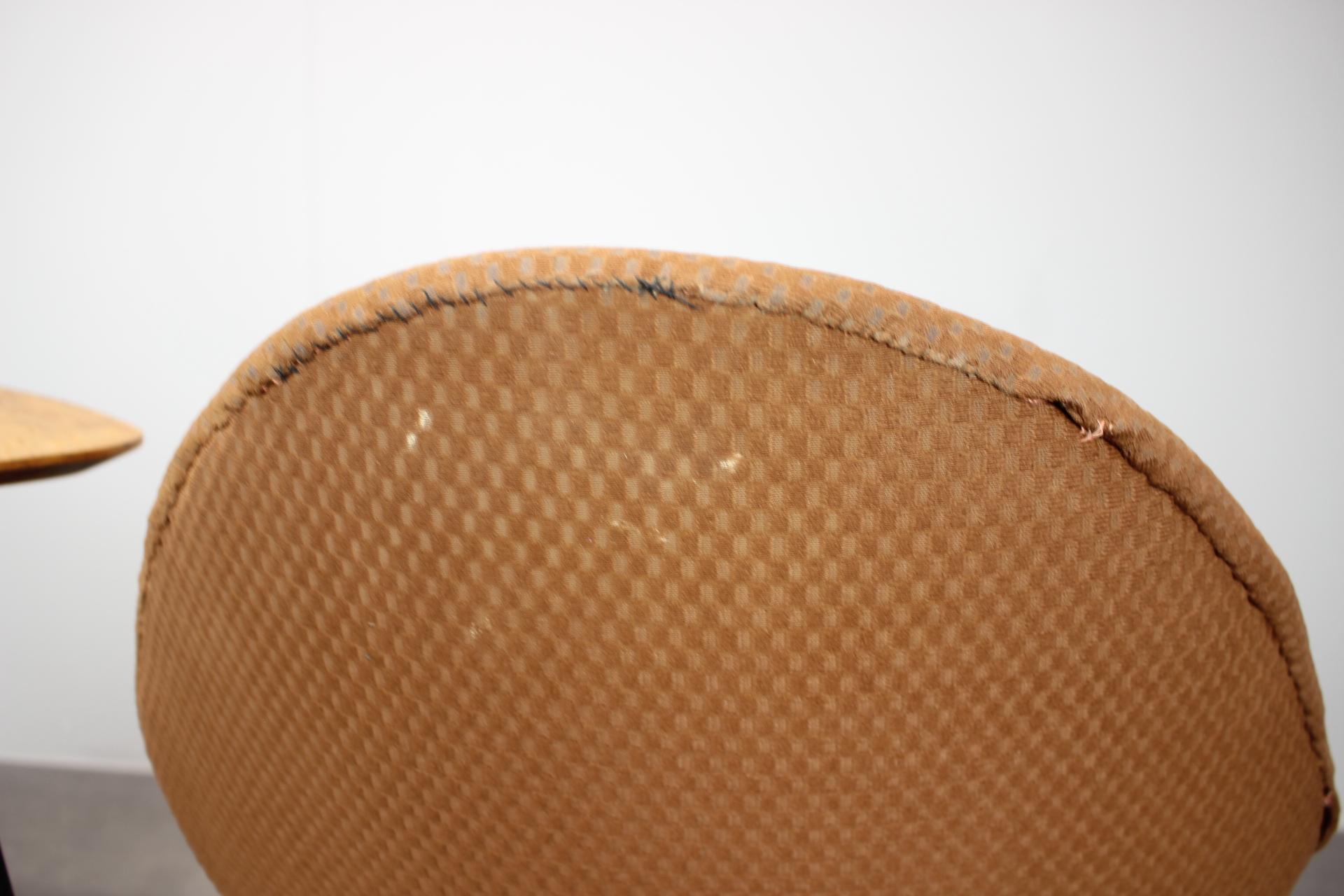 Mid-Century Italian Coffee Table and Two Chairs, 1960s Italiano en venta