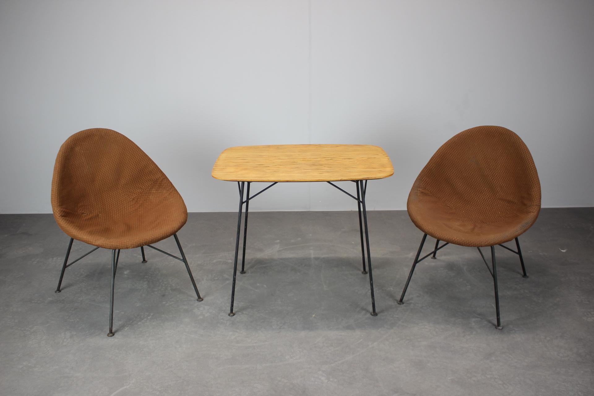 Mid-Century Italian Coffee Table and Two Chairs, 1960s en Bueno estado para la venta en Praha, CZ