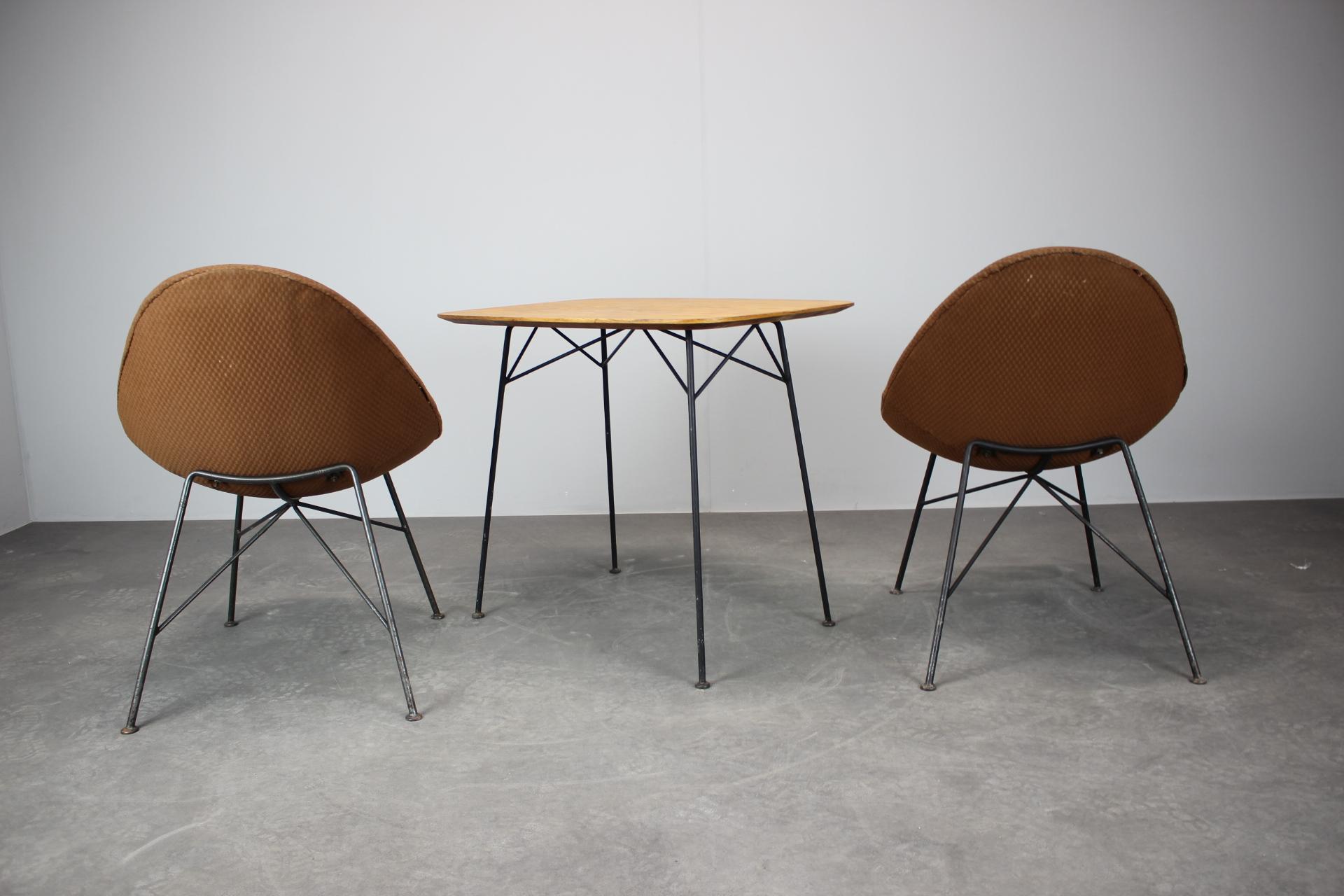 Mid-Century Italian Coffee Table and Two Chairs, 1960s en venta 1