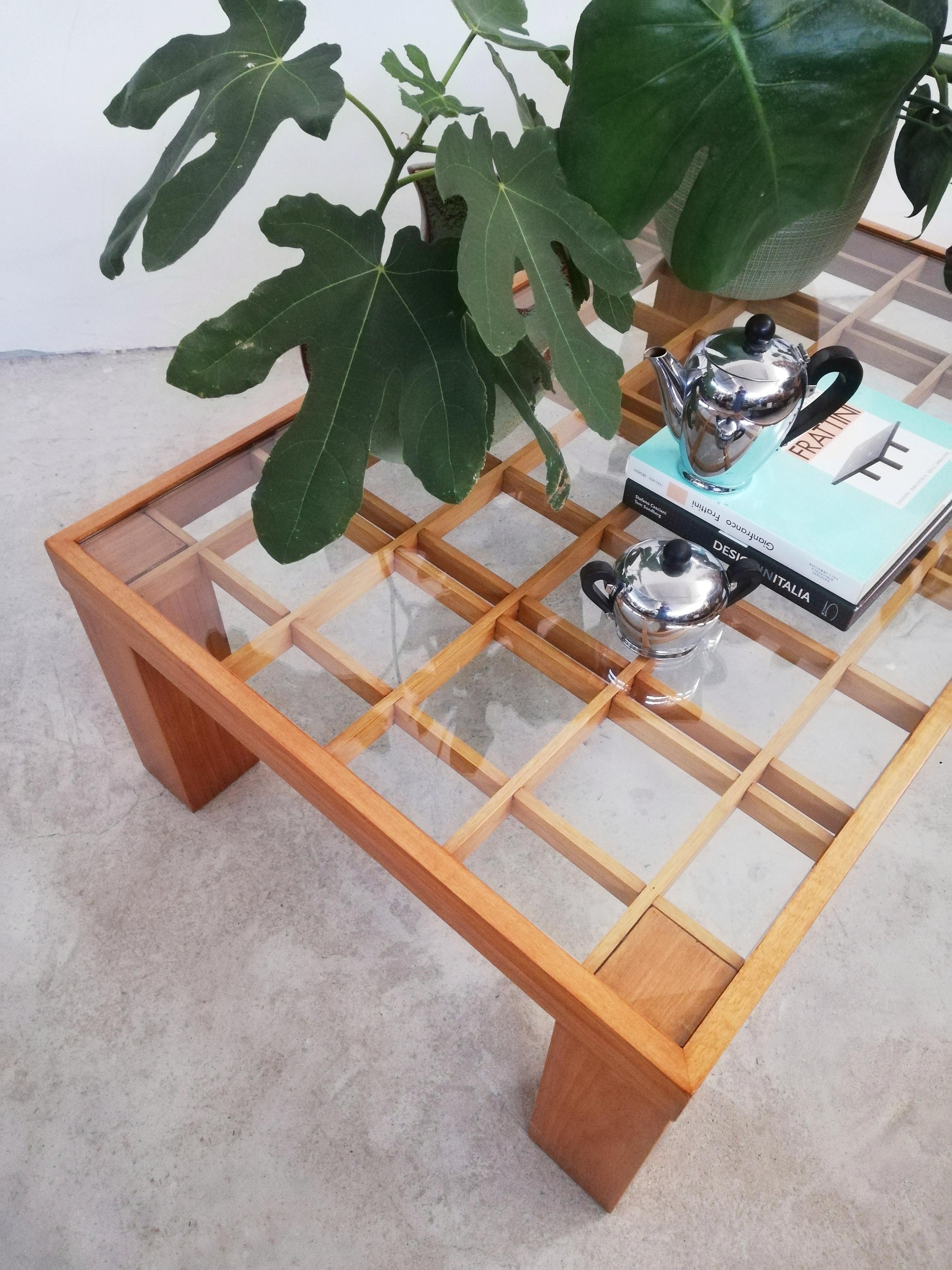 Maple Midcentury Italian Coffee Table in the Style of Gianfranco Frattini For Sale