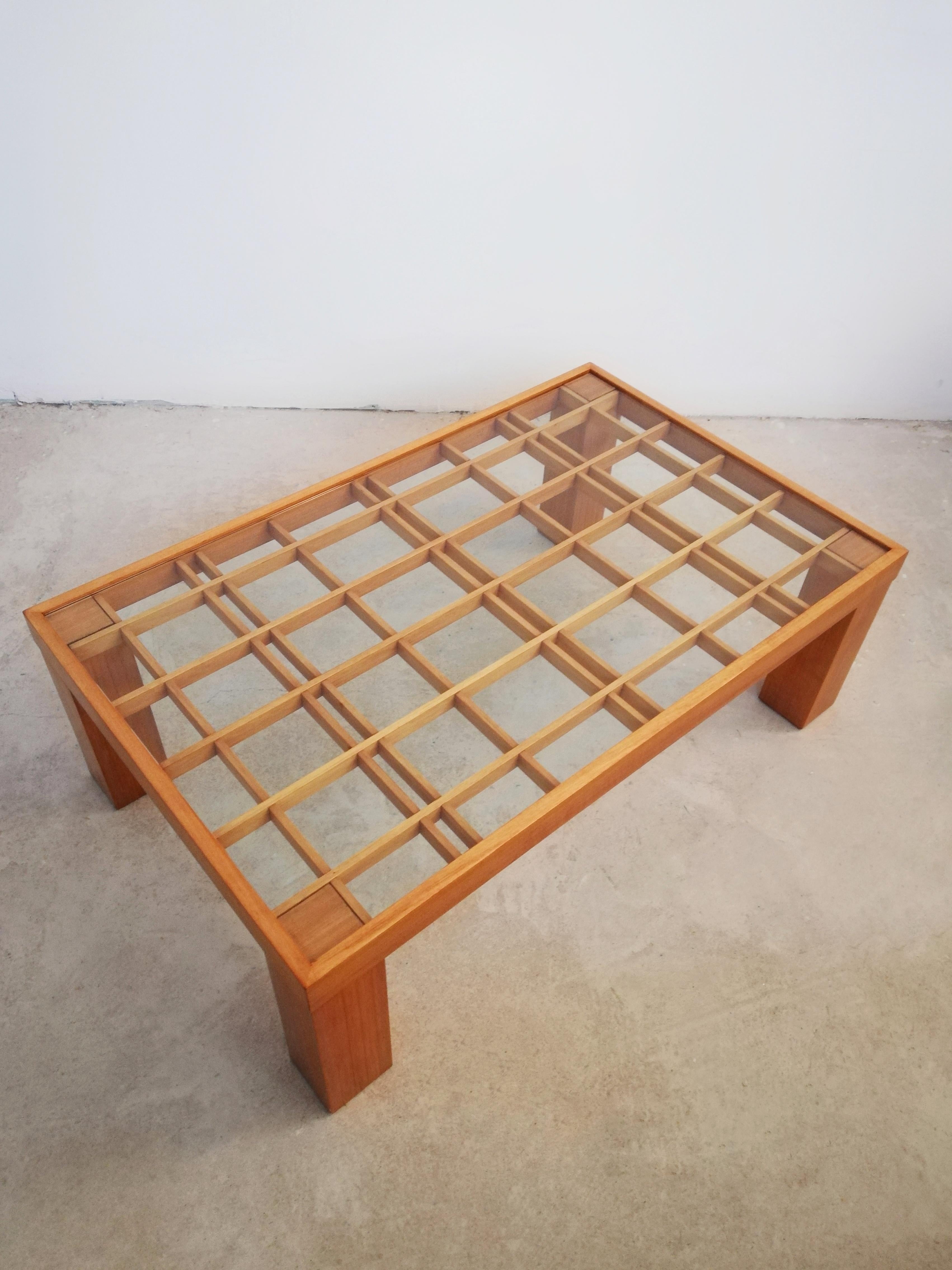 Midcentury Italian Coffee Table in the Style of Gianfranco Frattini For Sale 3