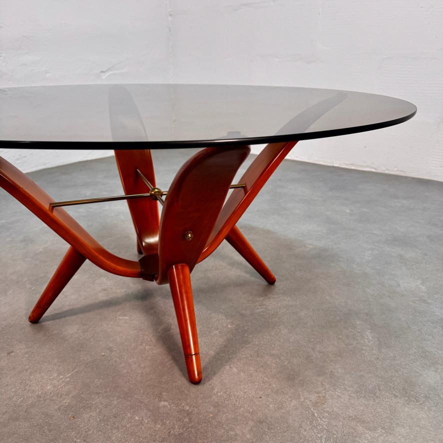 Mesa de centro italiana de mediados de siglo con detalles de latón, attr, Gio Ponti, años 60 en venta 3
