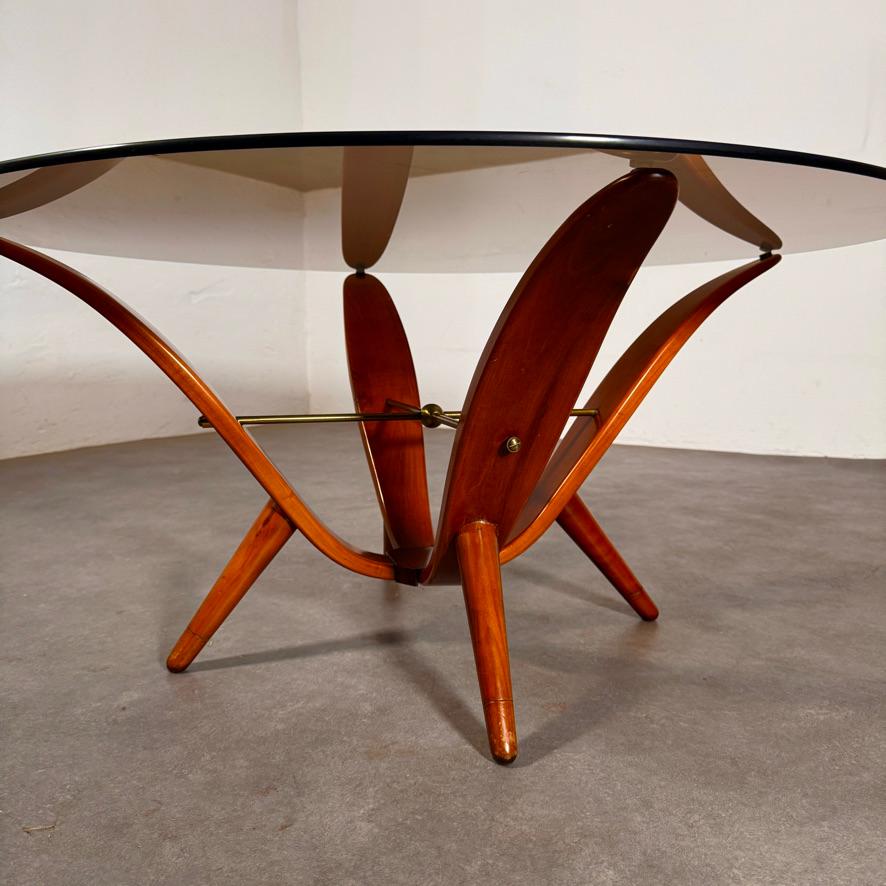 Mesa de centro italiana de mediados de siglo con detalles de latón, attr, Gio Ponti, años 60 en venta 5