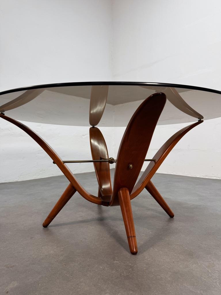 Mesa de centro italiana de mediados de siglo con detalles de latón, attr, Gio Ponti, años 60 Latón en venta