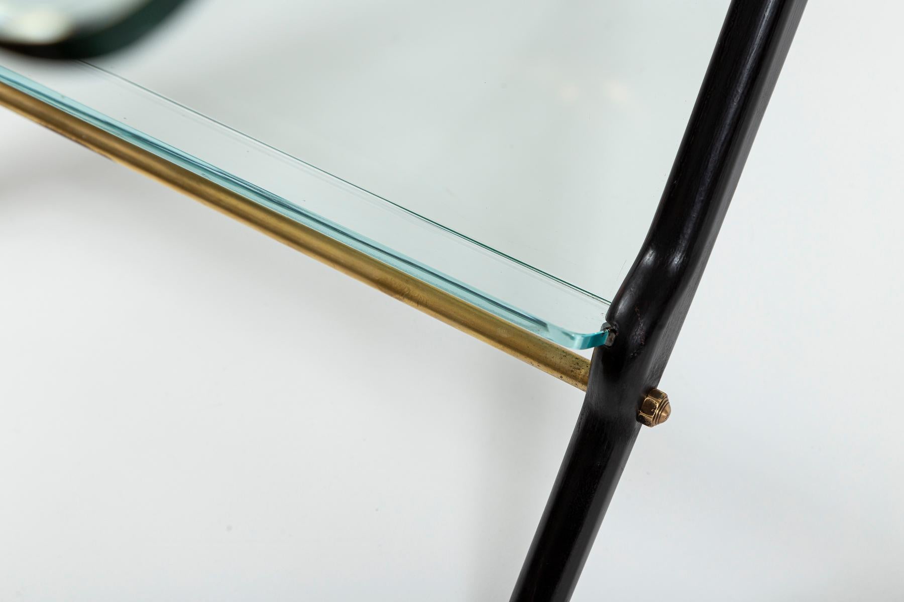 Mesa de centro italiana de mediados de siglo con revistero en venta 4