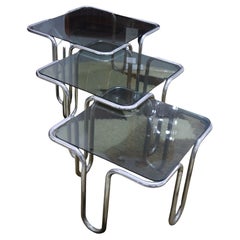 Italienische Couchtische aus der Mitte des Jahrhunderts aus Rauchglas und verchromtem Metall, 3er Set