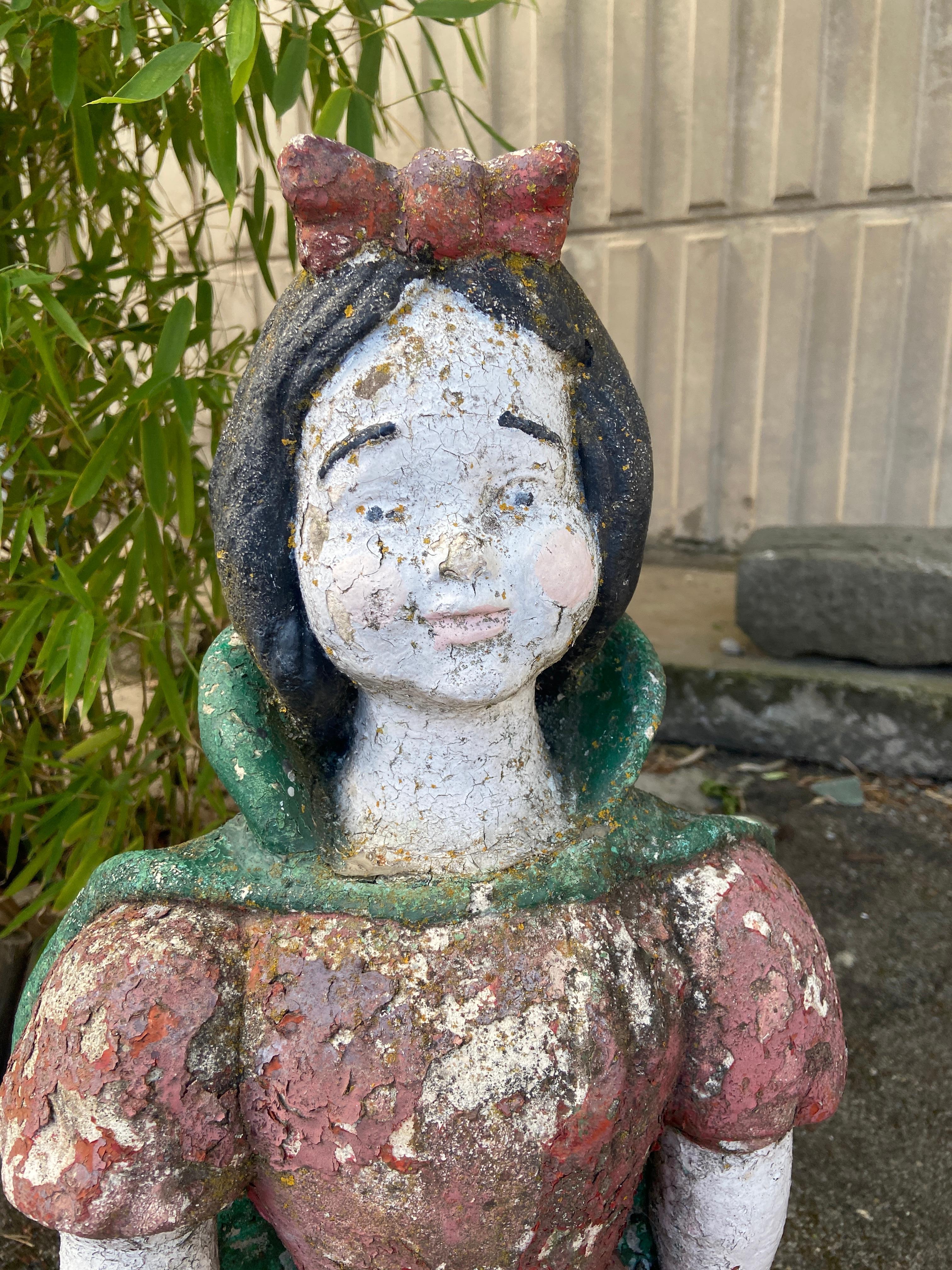 statue blanche neige en pierre