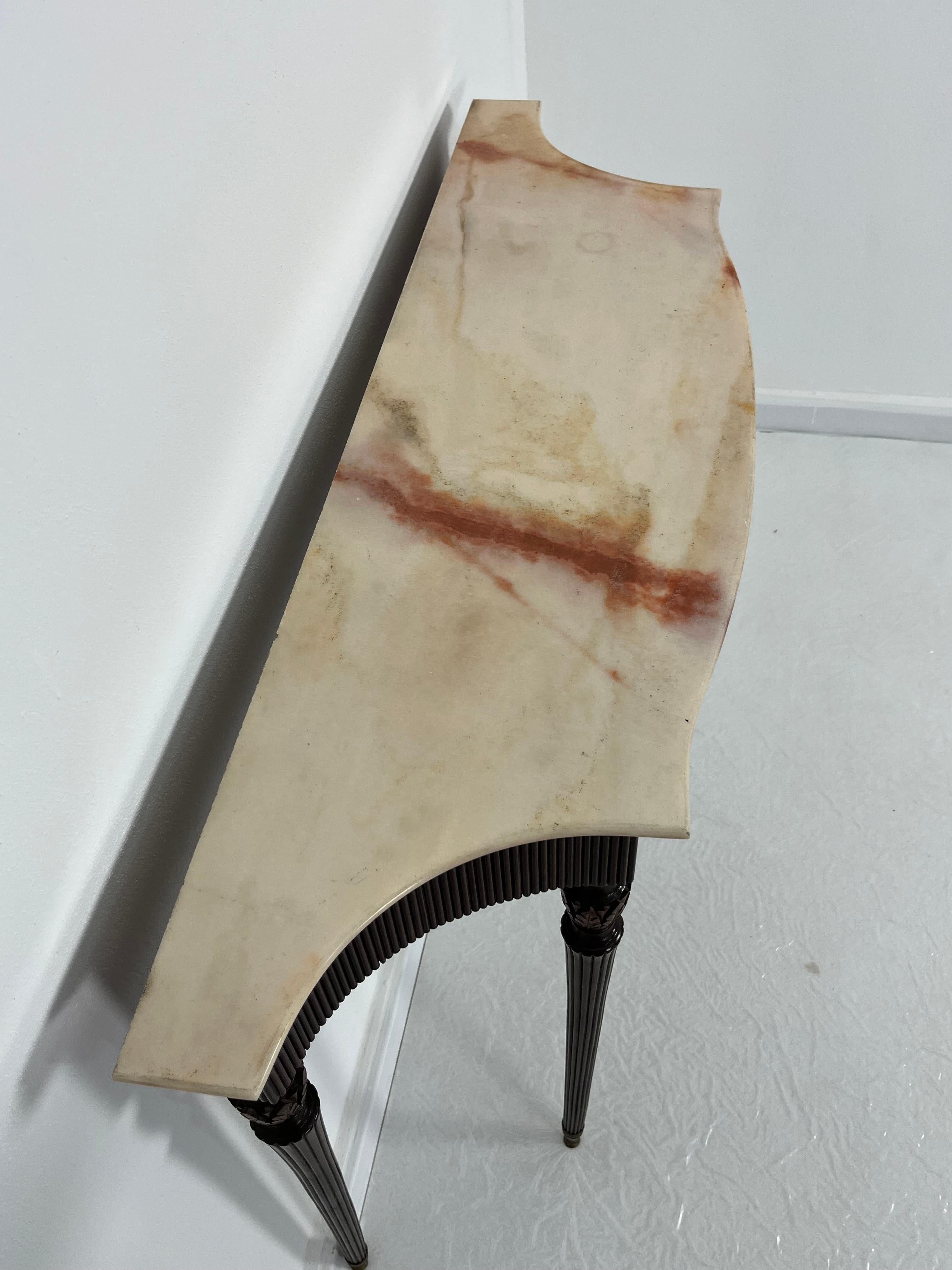 Mid-century Italian Console Attributed to Paolo Buffa, Pink Marble, Brass Feet en vente 1