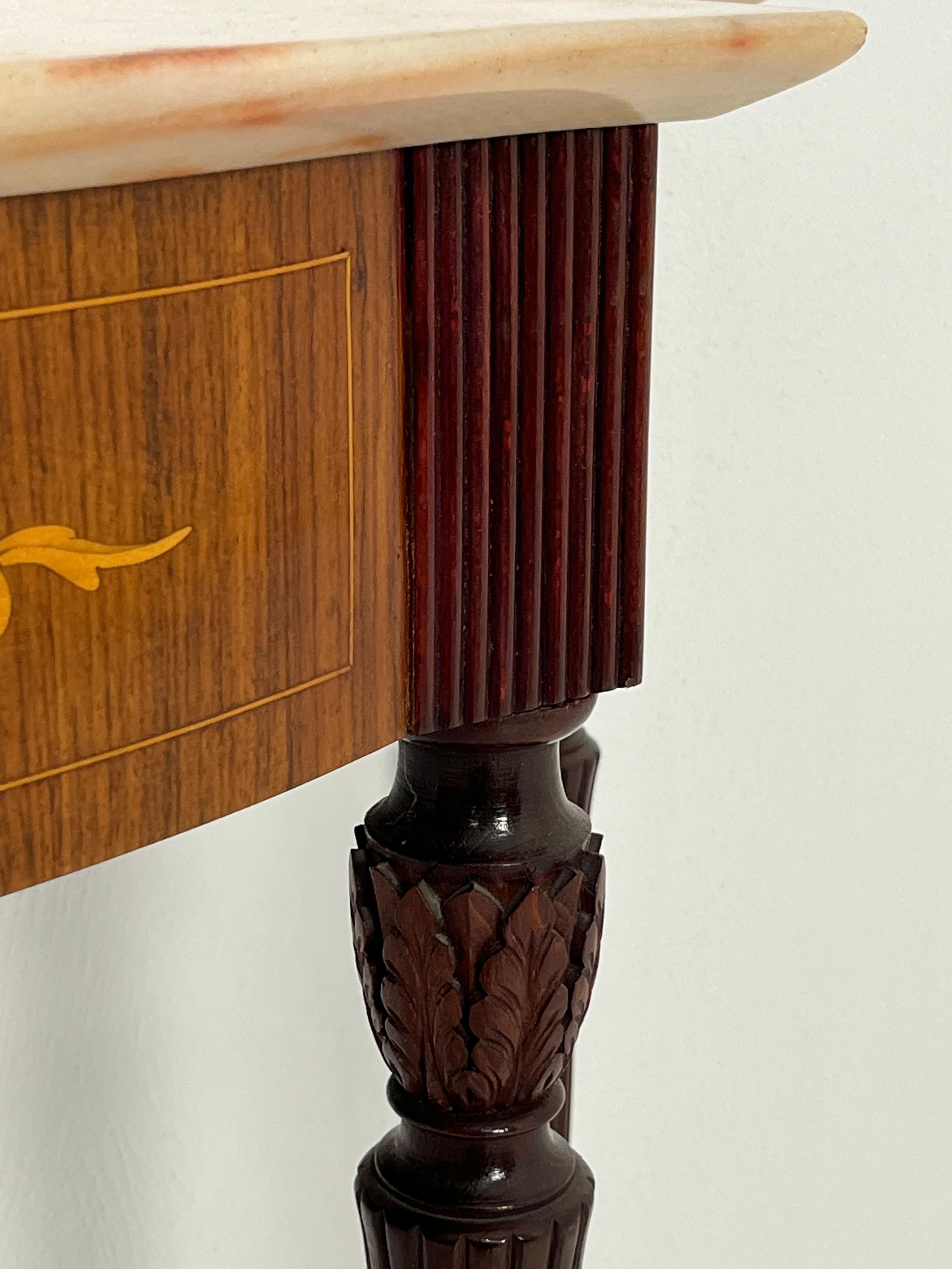 Mid-century Italian Console Attributed to Paolo Buffa, Pink Marble, Brass Feet en vente 3