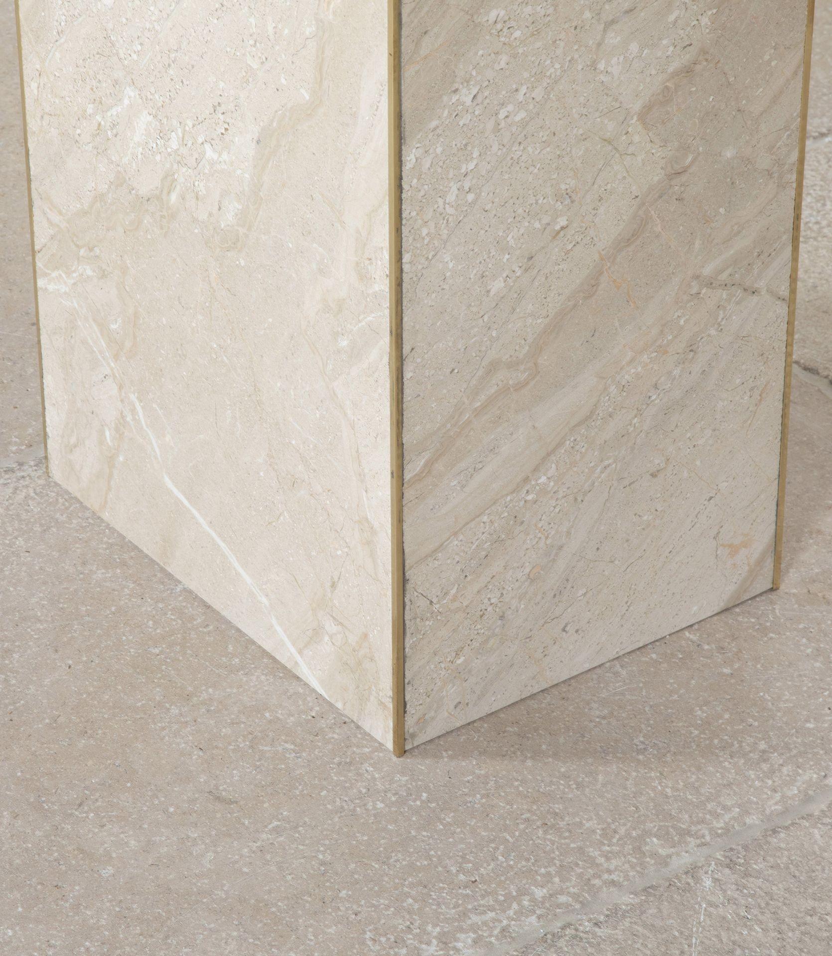 Mid-Century Italian Console Table in White Marble For Sale 3