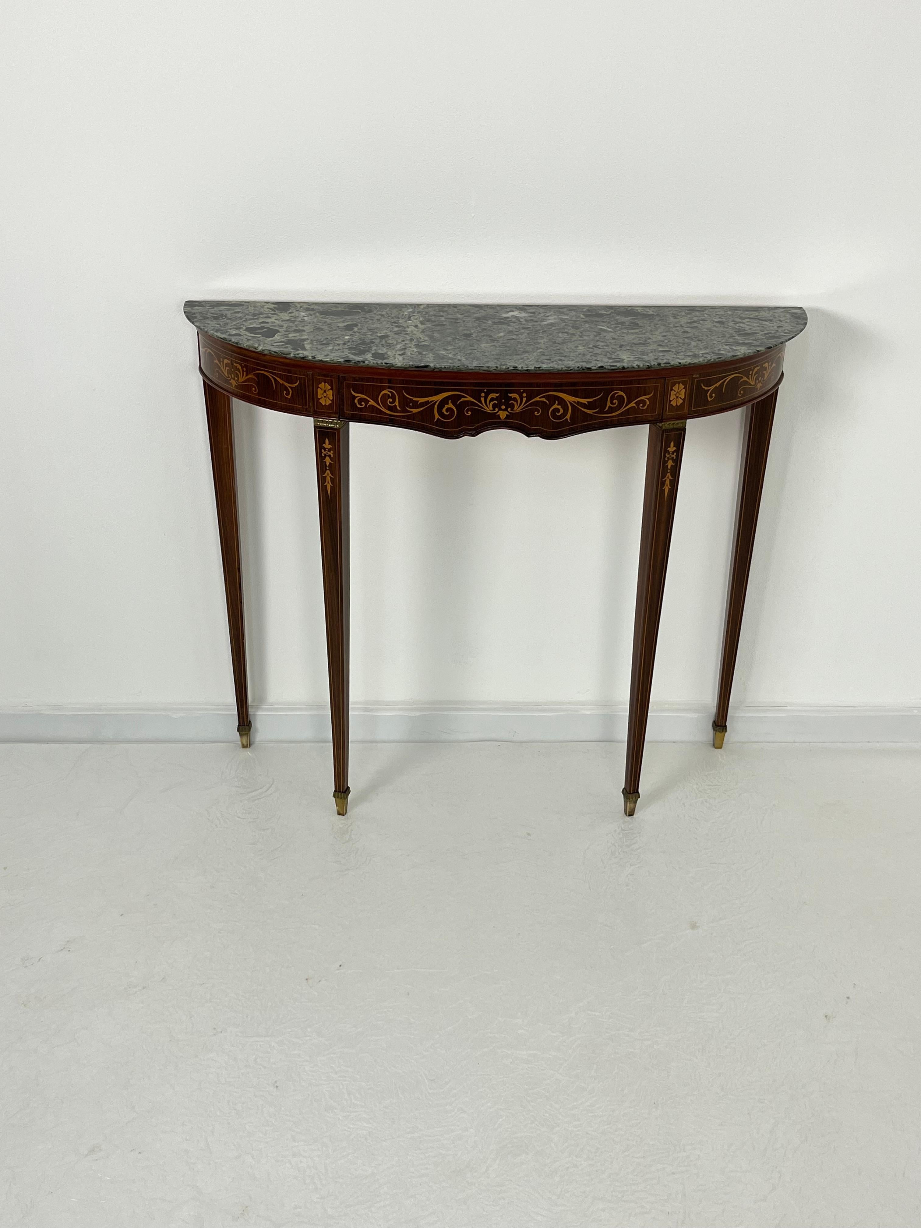 Table console italienne du milieu du siècle avec plateau en marbre vert, pieds en laiton, années 1960 Bon état - En vente à Palermo, IT