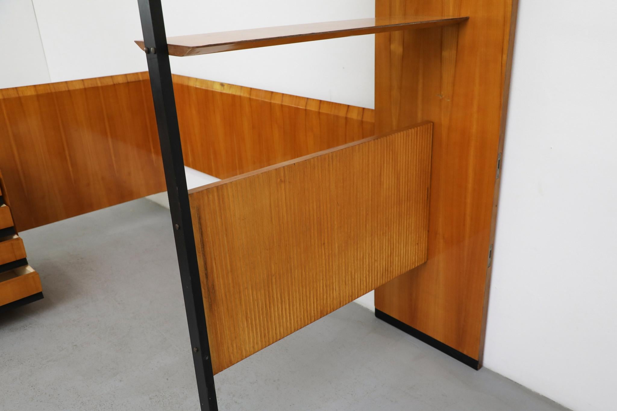 Mid-Century Italian Corner Shelving Unit & Cabinet in Gio Ponti Style For Sale 3