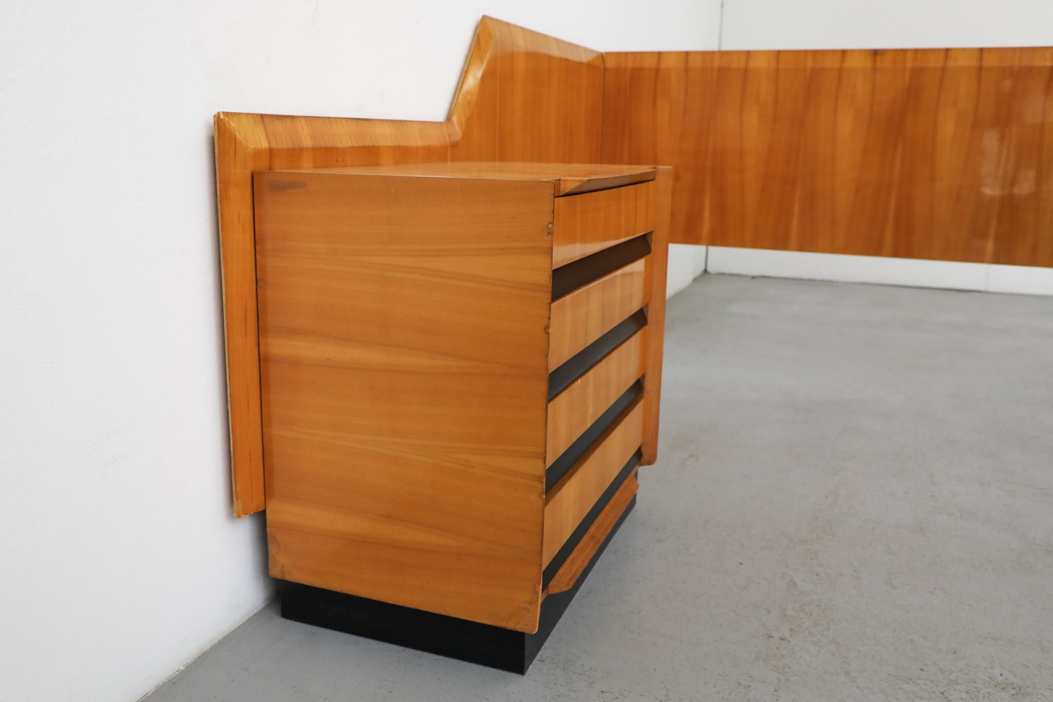Mid-Century Italian Corner Shelving Unit & Cabinet in Gio Ponti Style For Sale 6