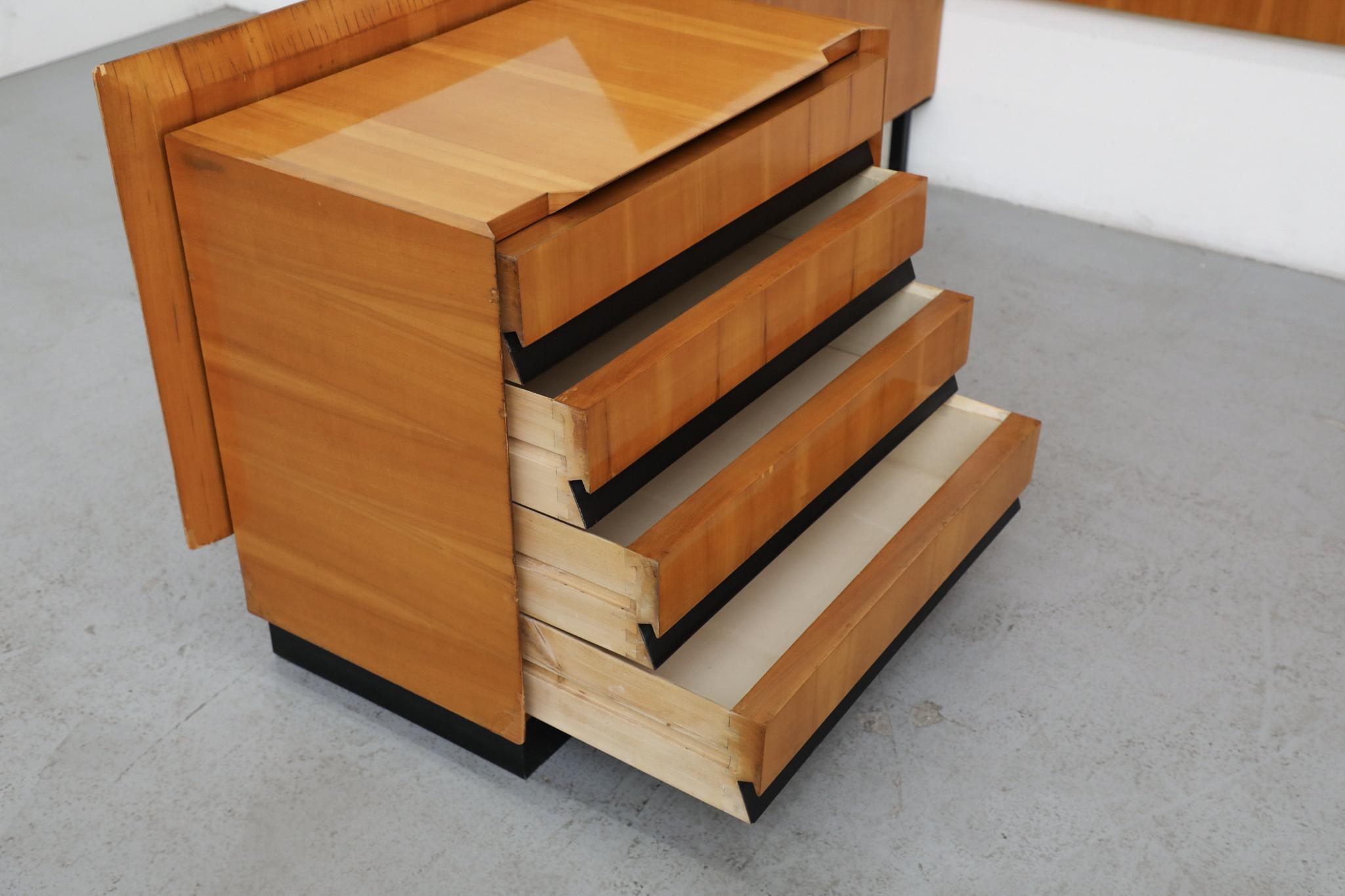 Mid-Century Italian Corner Shelving Unit & Cabinet in Gio Ponti Style For Sale 1