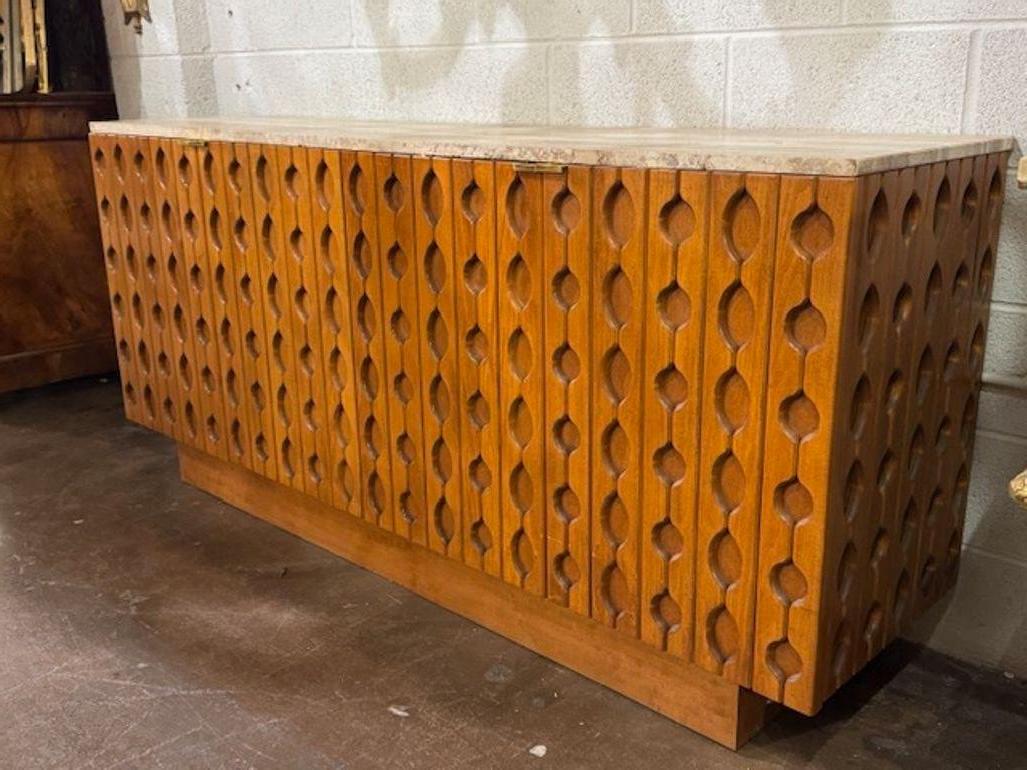 XX secolo Credenza italiana di metà secolo con piano in travertino in vendita