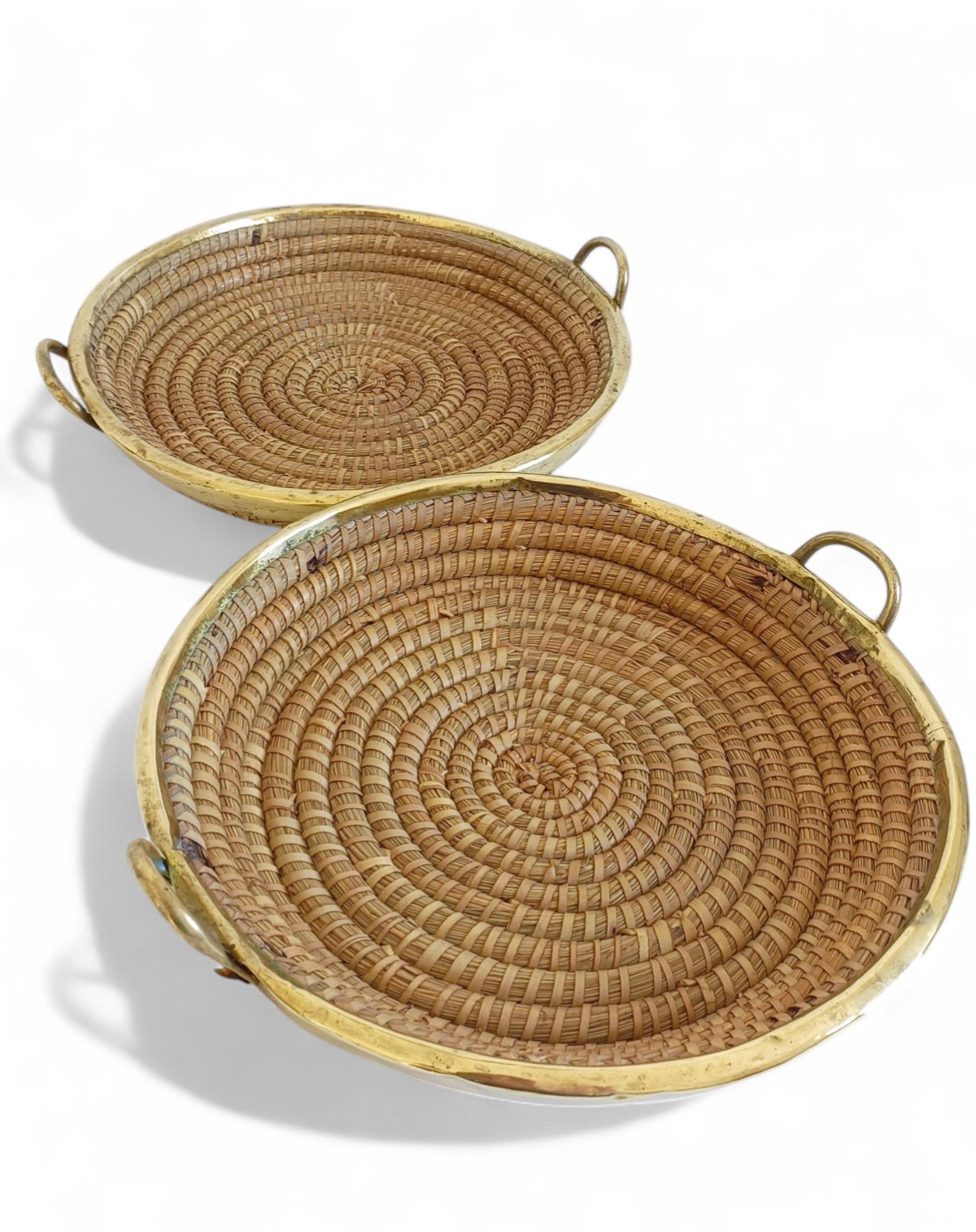 Cestas/centros de mesa de ratán y latón estilo Crespi italiano de mediados de siglo, años 70 en Bueno estado para la venta en Valencia, VC