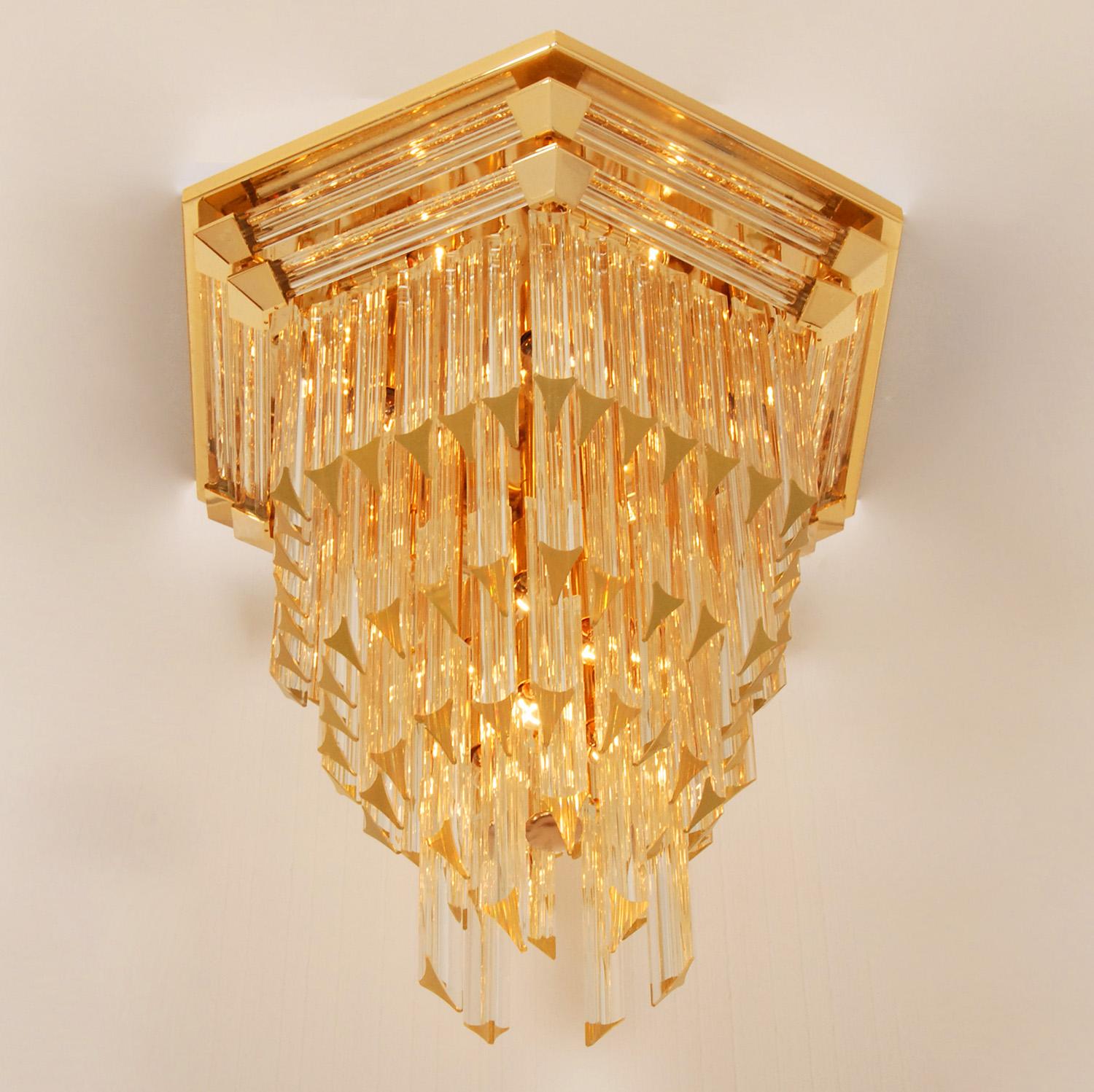 Venini Chandelier Italian Murano Glass lamps 7 Tier Flushmount
Style: Timeless Italian design, Mid-Century Modern, Hollywood Regency, Modern
Design: Murano, Venini, Bakalowits & Sohne, Italian, Viennese
Mid Century Venice Murano glass lamp with a