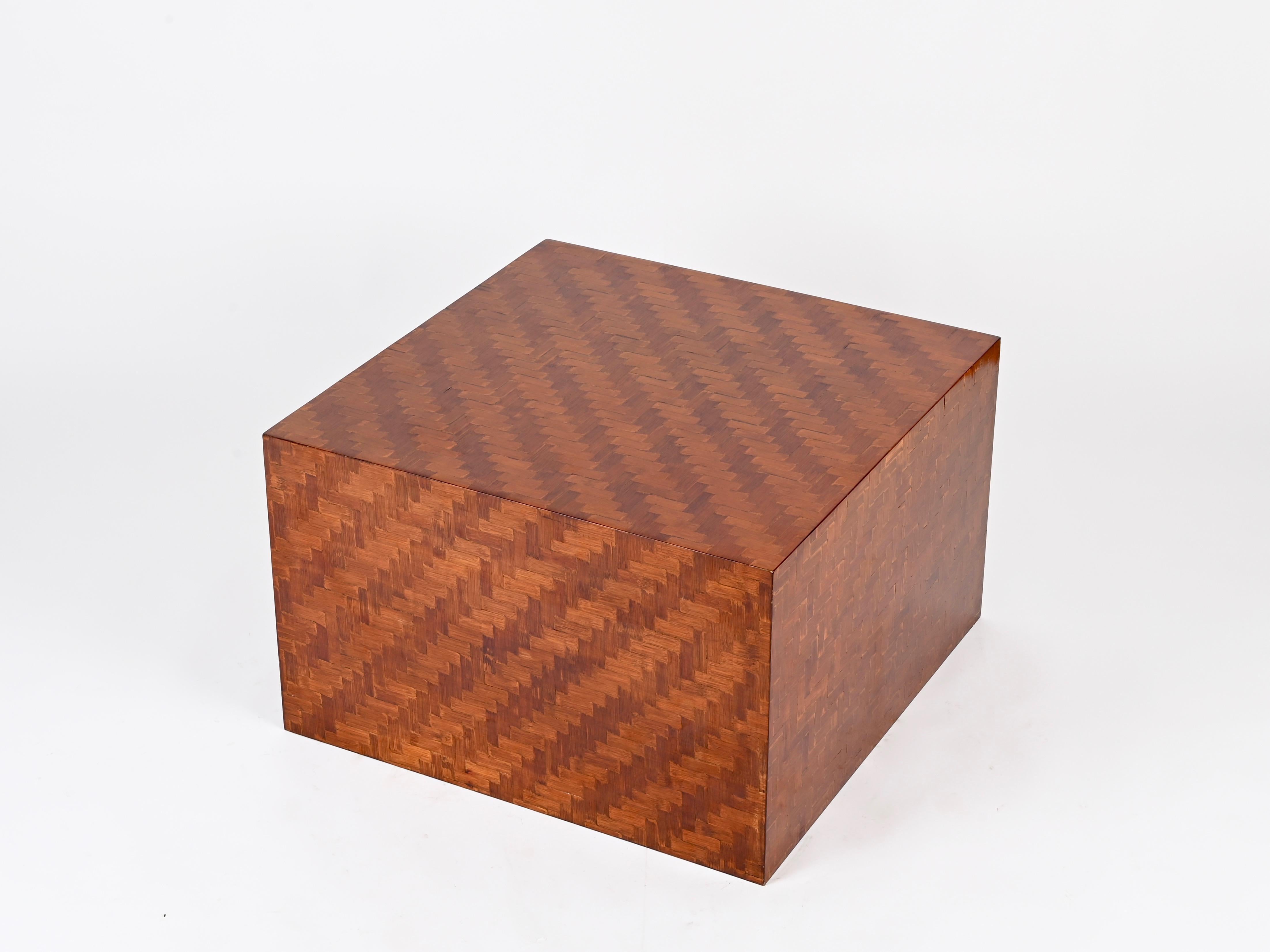 Mid-Century Italian Cube Coffee Table in Woven Bamboo, Crespi Style, 1970s In Good Condition For Sale In Roma, IT