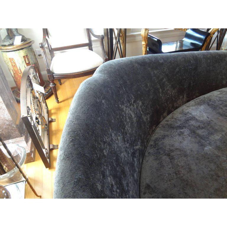 Canapé moderne italien incurvé avec pieds en laiton attribué à Federico Munari en vente 1