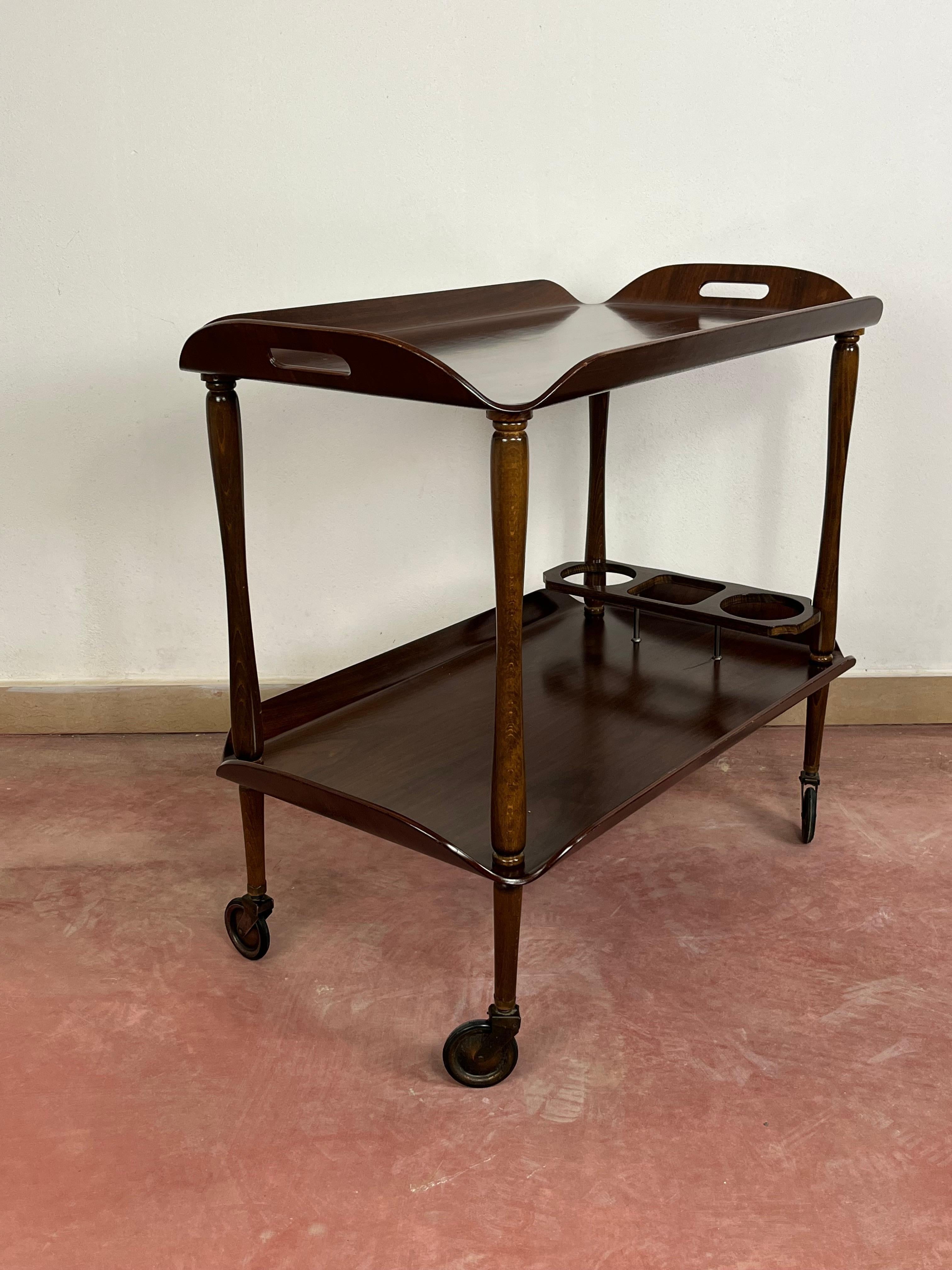 Mitte des Jahrhunderts Italienisch geschwungene Wood Bar Cart, Messing Zubehör 1950er Jahre im Angebot 6