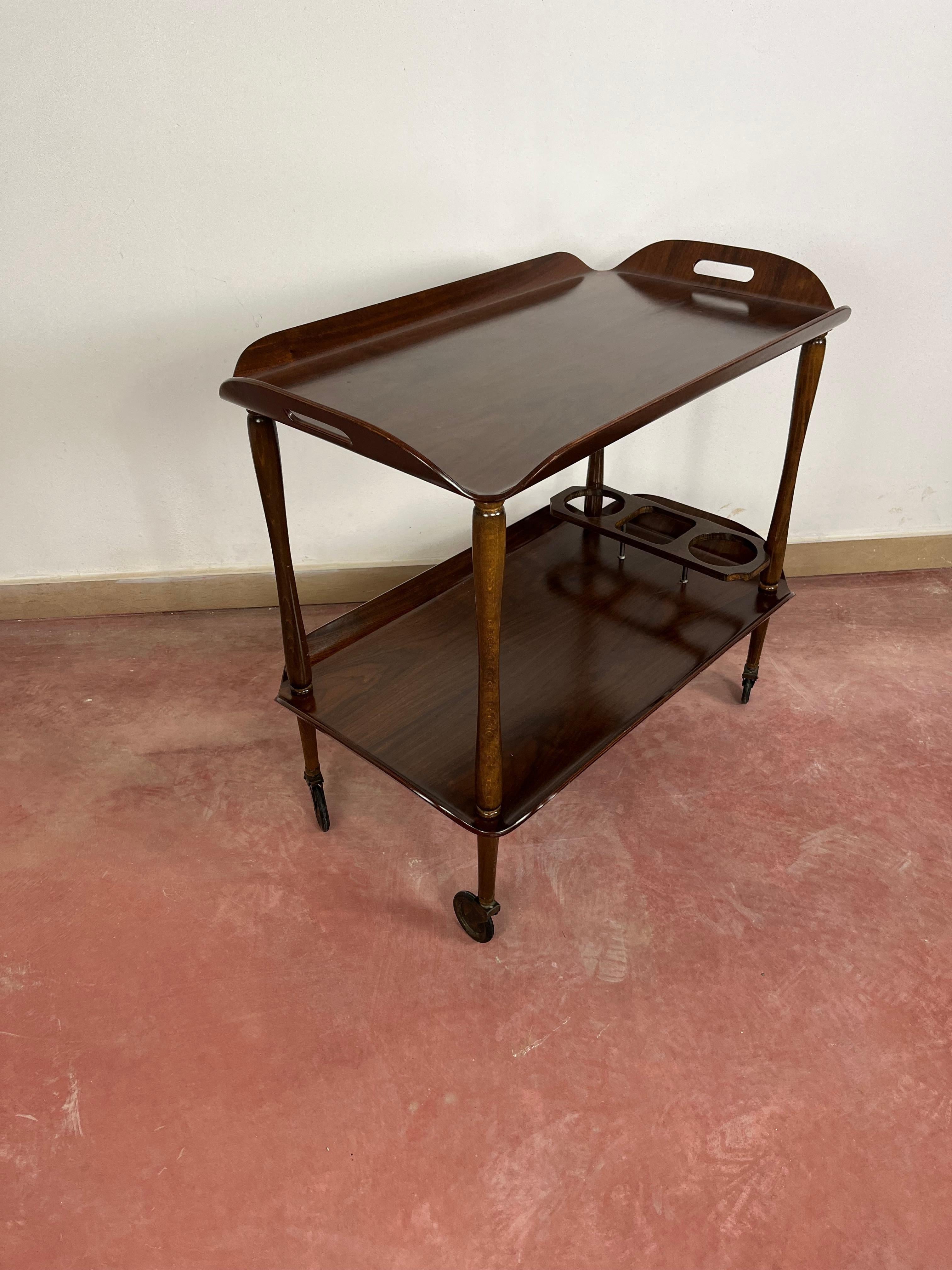 Mitte des Jahrhunderts Italienisch geschwungene Wood Bar Cart, Messing Zubehör 1950er Jahre im Angebot 7