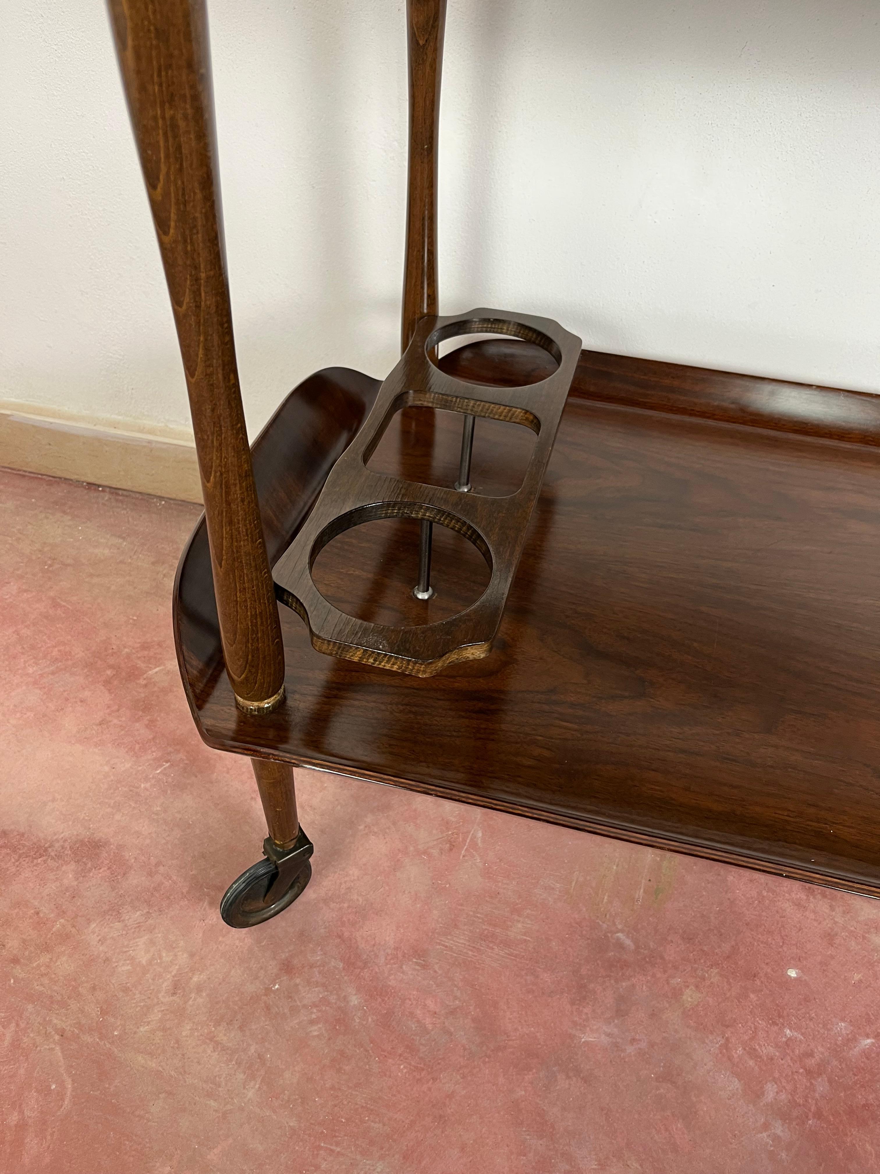 Mitte des Jahrhunderts Italienisch geschwungene Wood Bar Cart, Messing Zubehör 1950er Jahre im Angebot 8