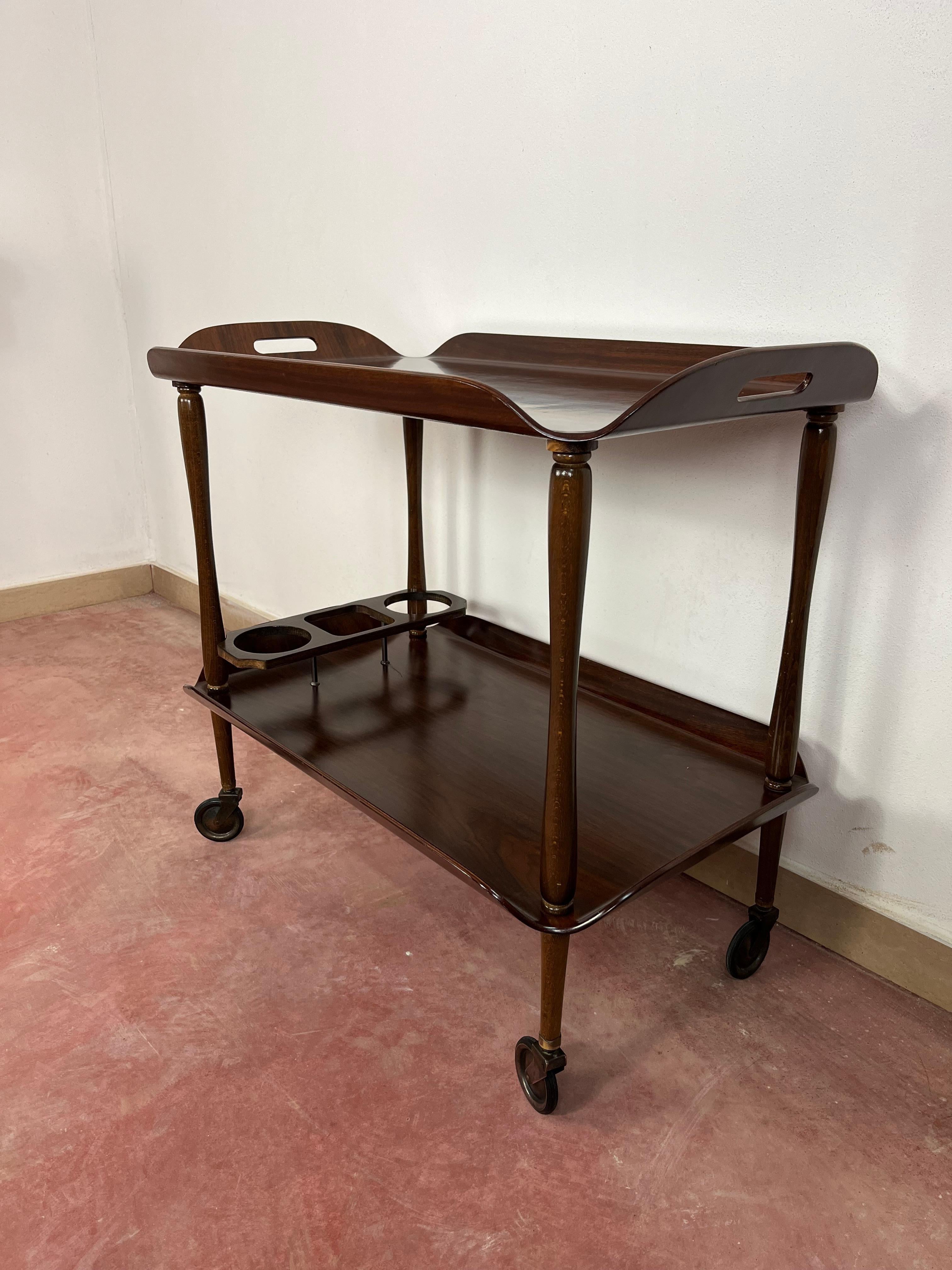 Mitte des Jahrhunderts Italienisch geschwungene Wood Bar Cart, Messing Zubehör 1950er Jahre im Zustand „Gut“ im Angebot in Palermo, IT