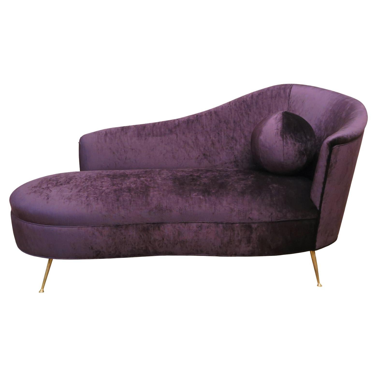 Mid-Century Italian Daybed Newly Reupholstered in Purple Velvet For Sale