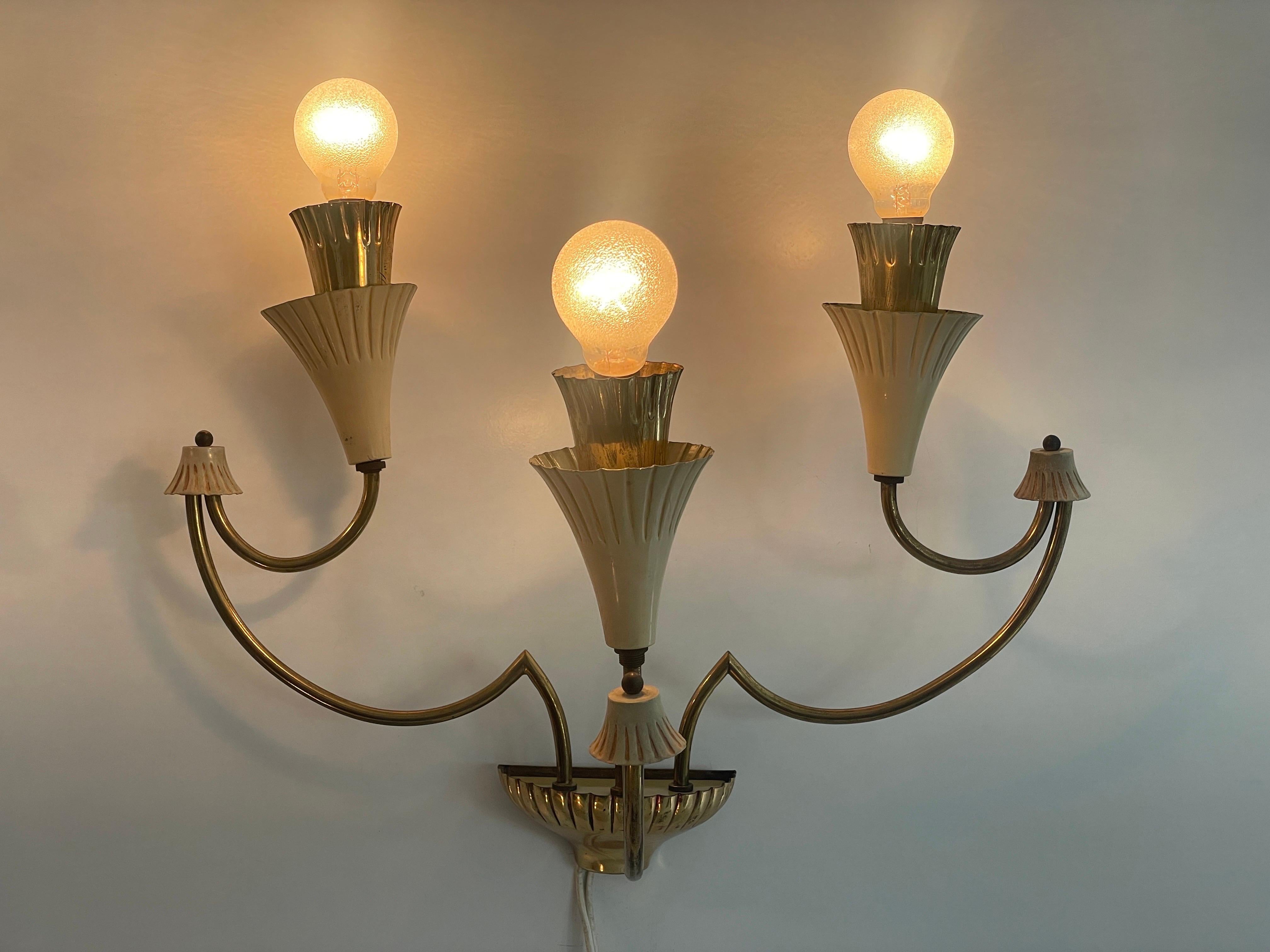 Pareja de candelabros Sputnik de 3 brazos de diseño italiano de mediados de siglo, años 50, Italia en venta 6
