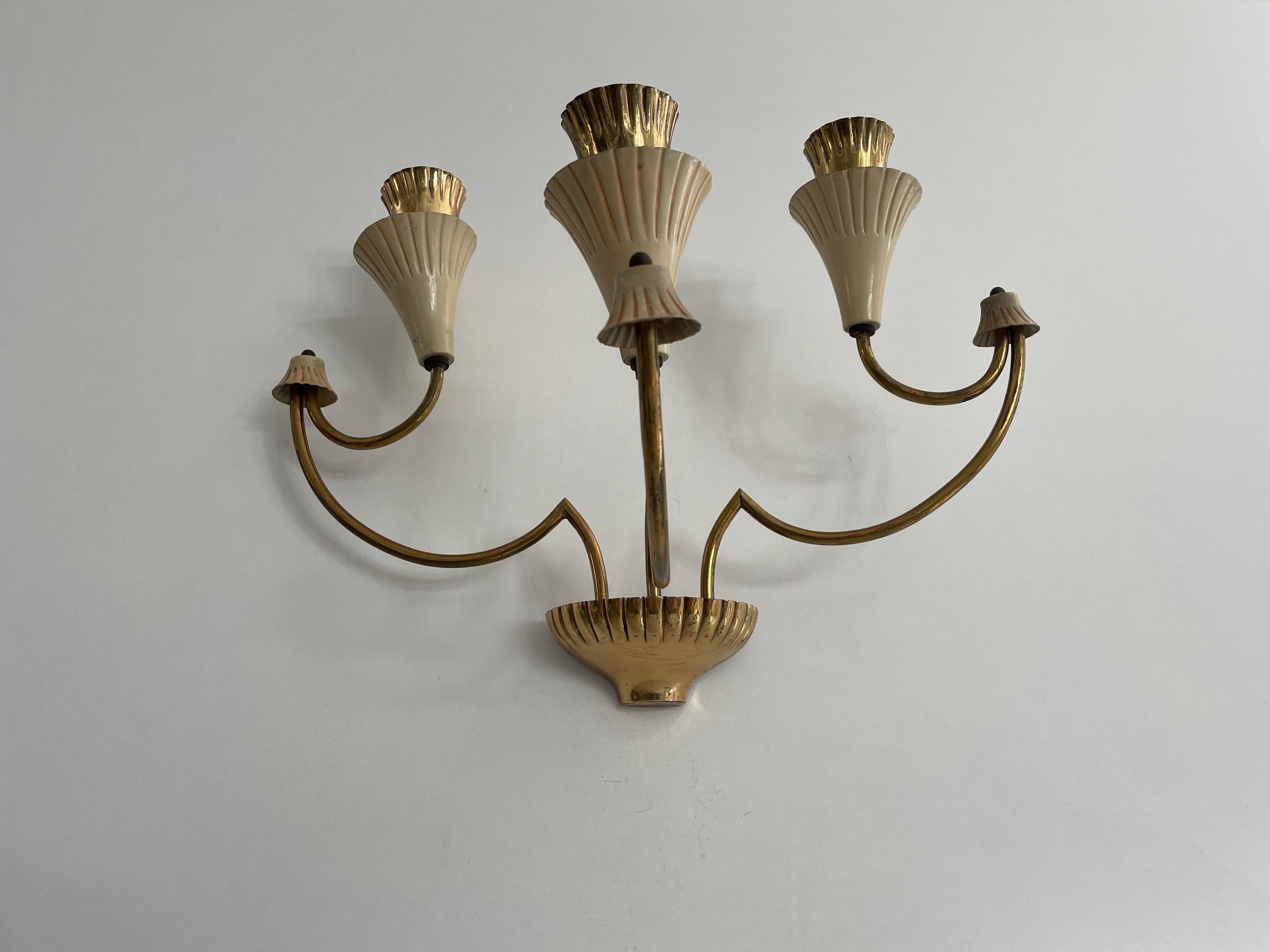 Lámpara Sputnik de 3 brazos de diseño italiano de mediados de siglo, años 50, Italia

Elegante aplique raro de alta calidad.

La lámpara está en muy buen estado vintage.
Desgaste propio de la edad y el uso

Estas lámparas funcionan con 3 bombillas